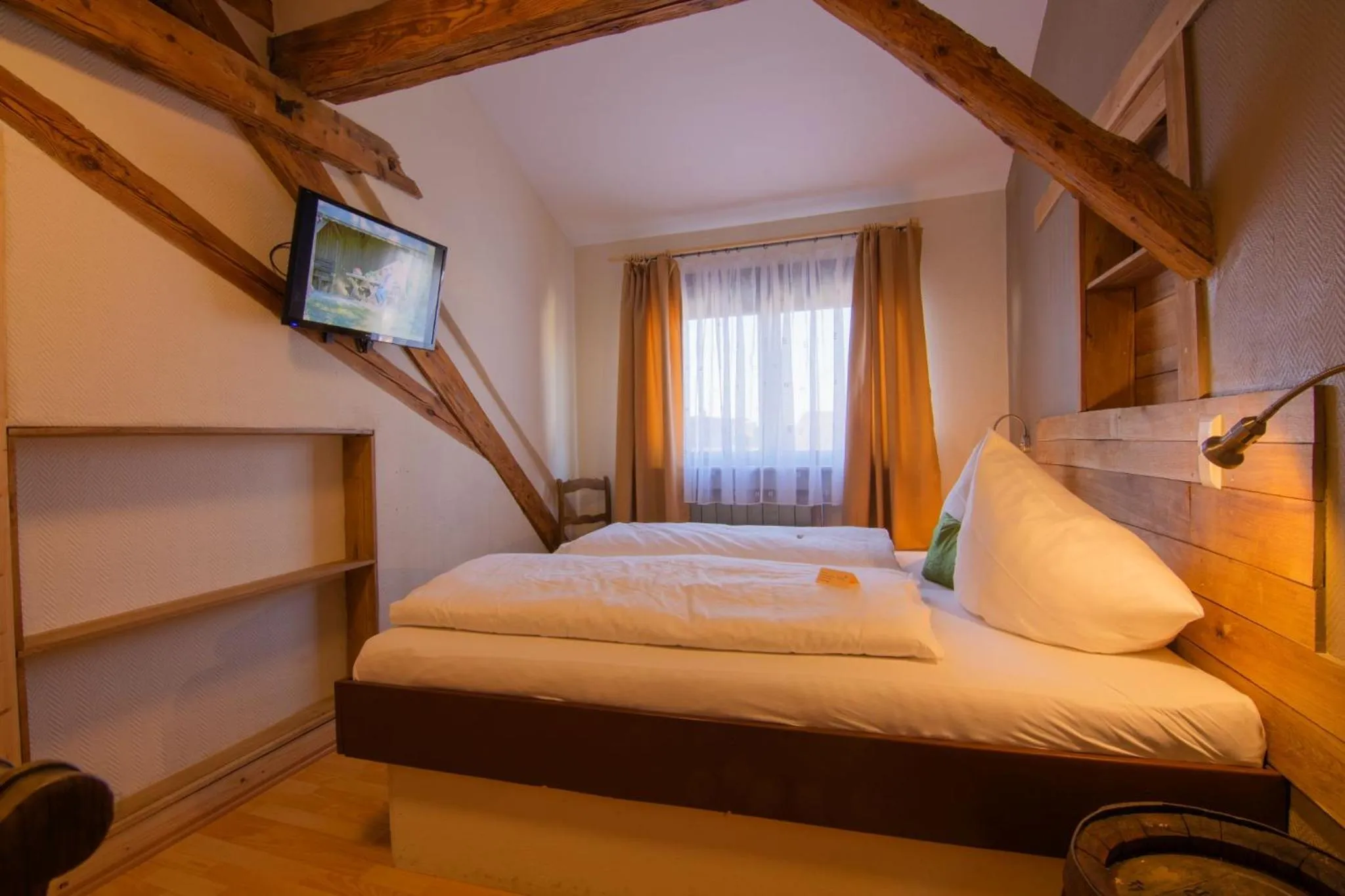 Bed in Gasthaus & Hotel Drei Lilien