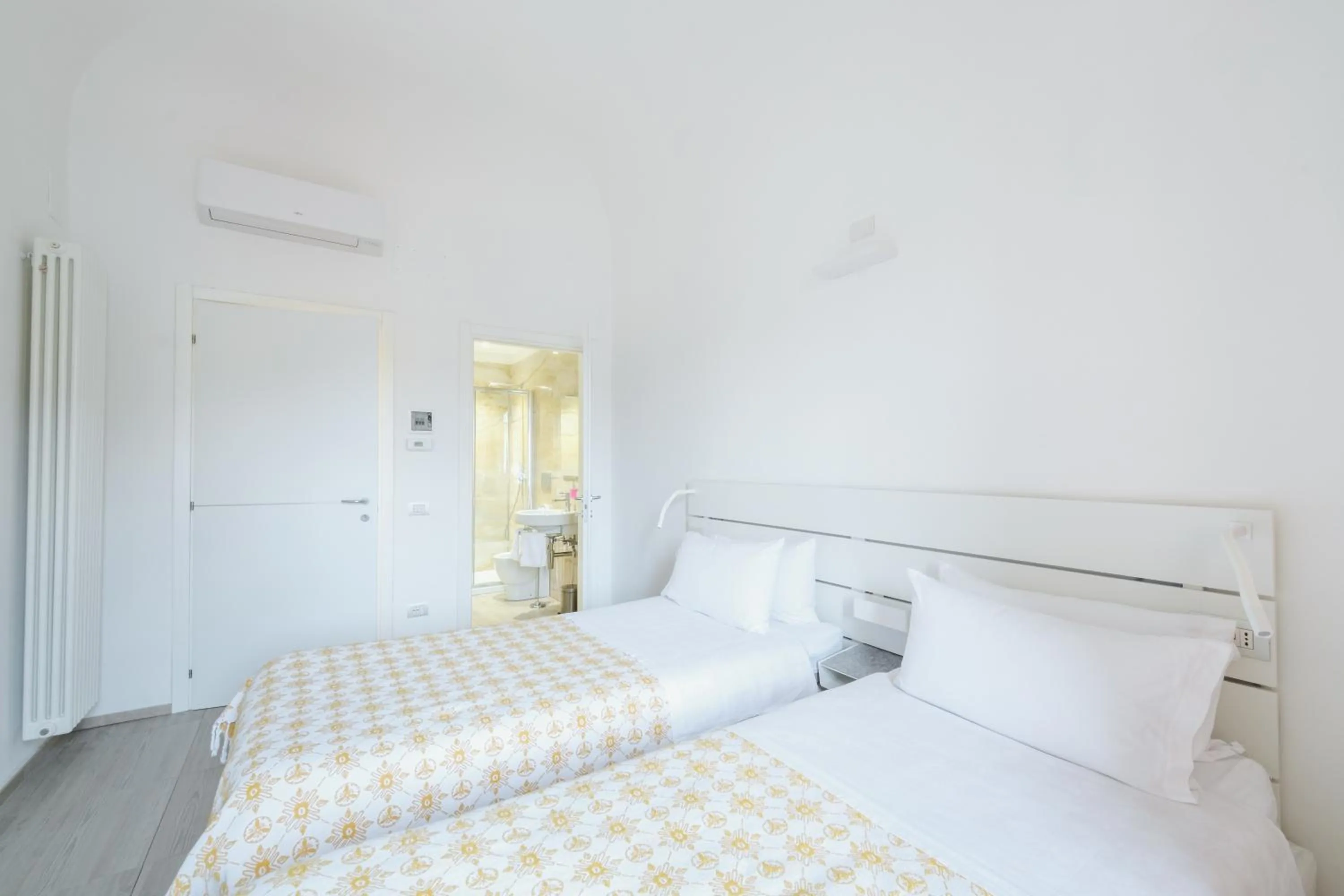 Photo of the whole room, Bed in Central Savona