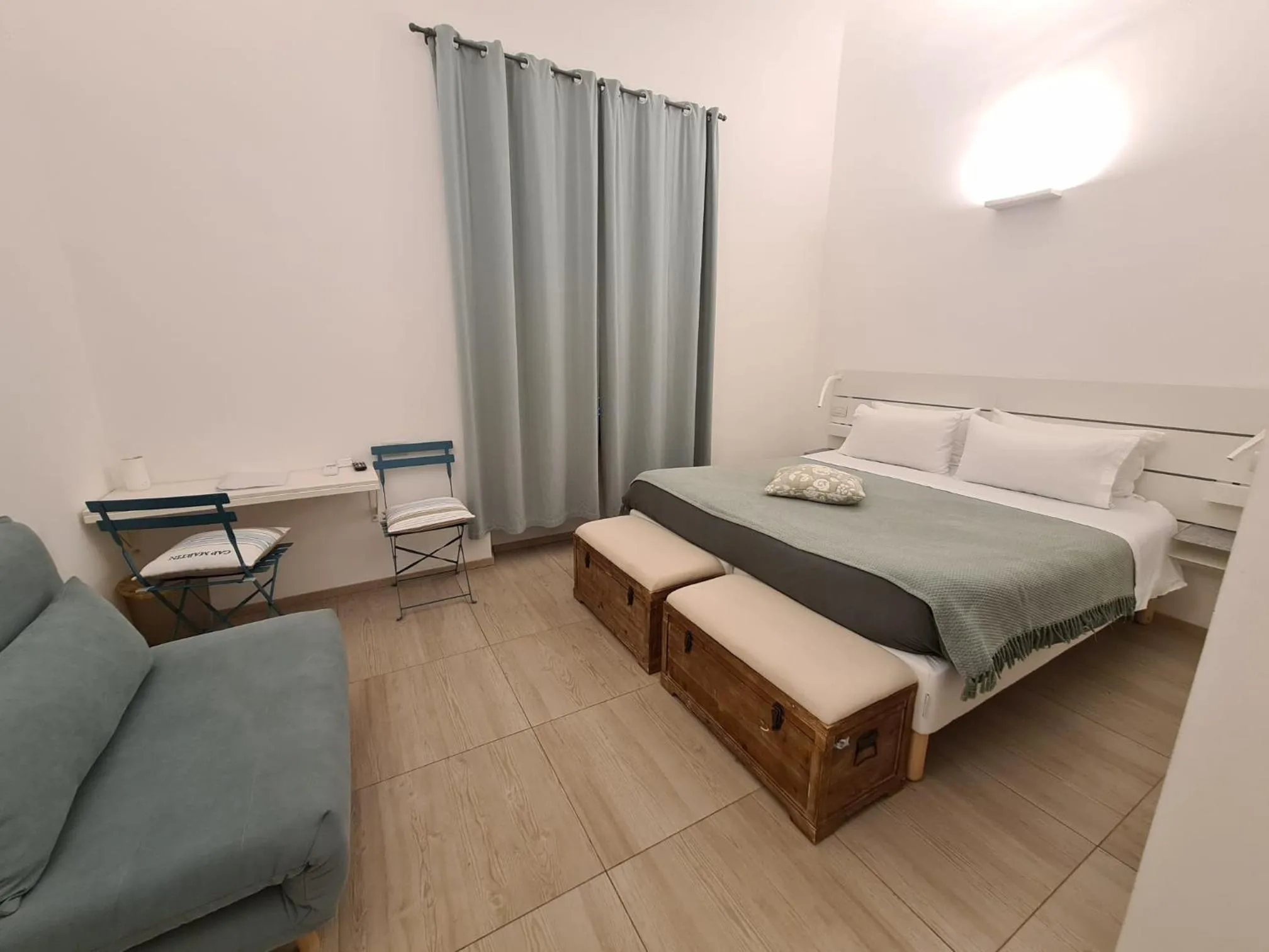 Photo of the whole room, Bed in Central Savona