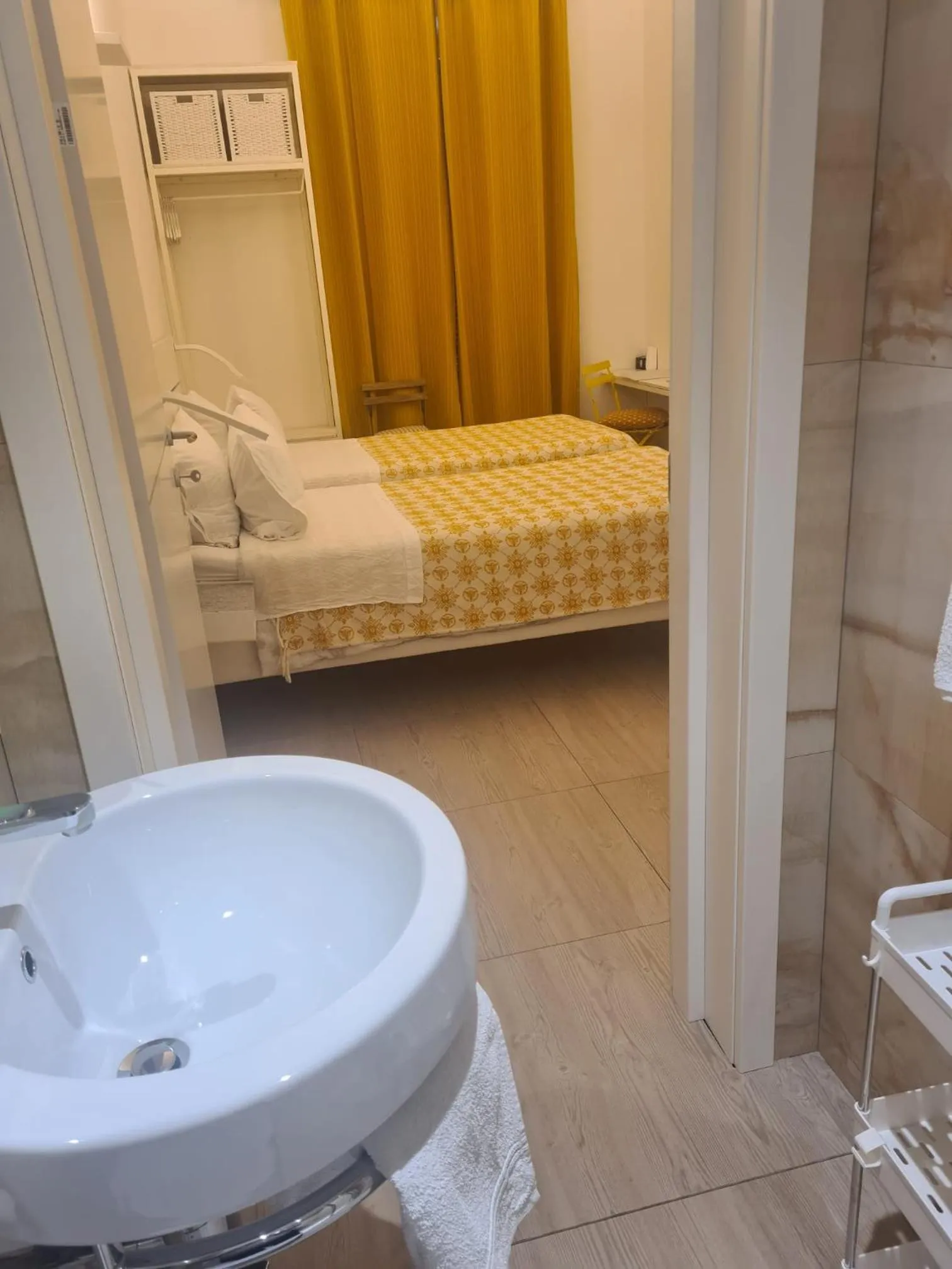 Photo of the whole room, Bed in Central Savona