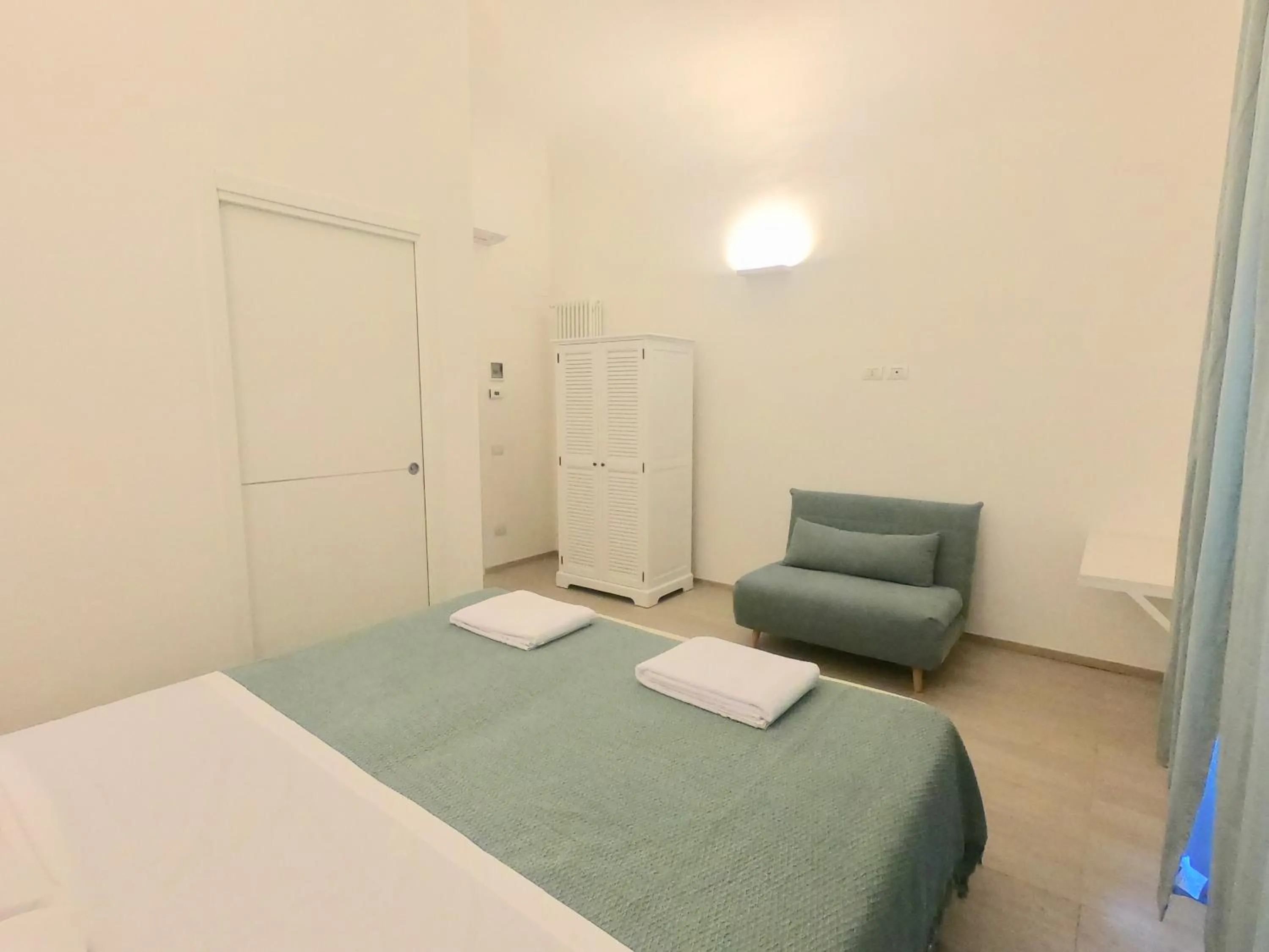 Photo of the whole room, Bed in Central Savona