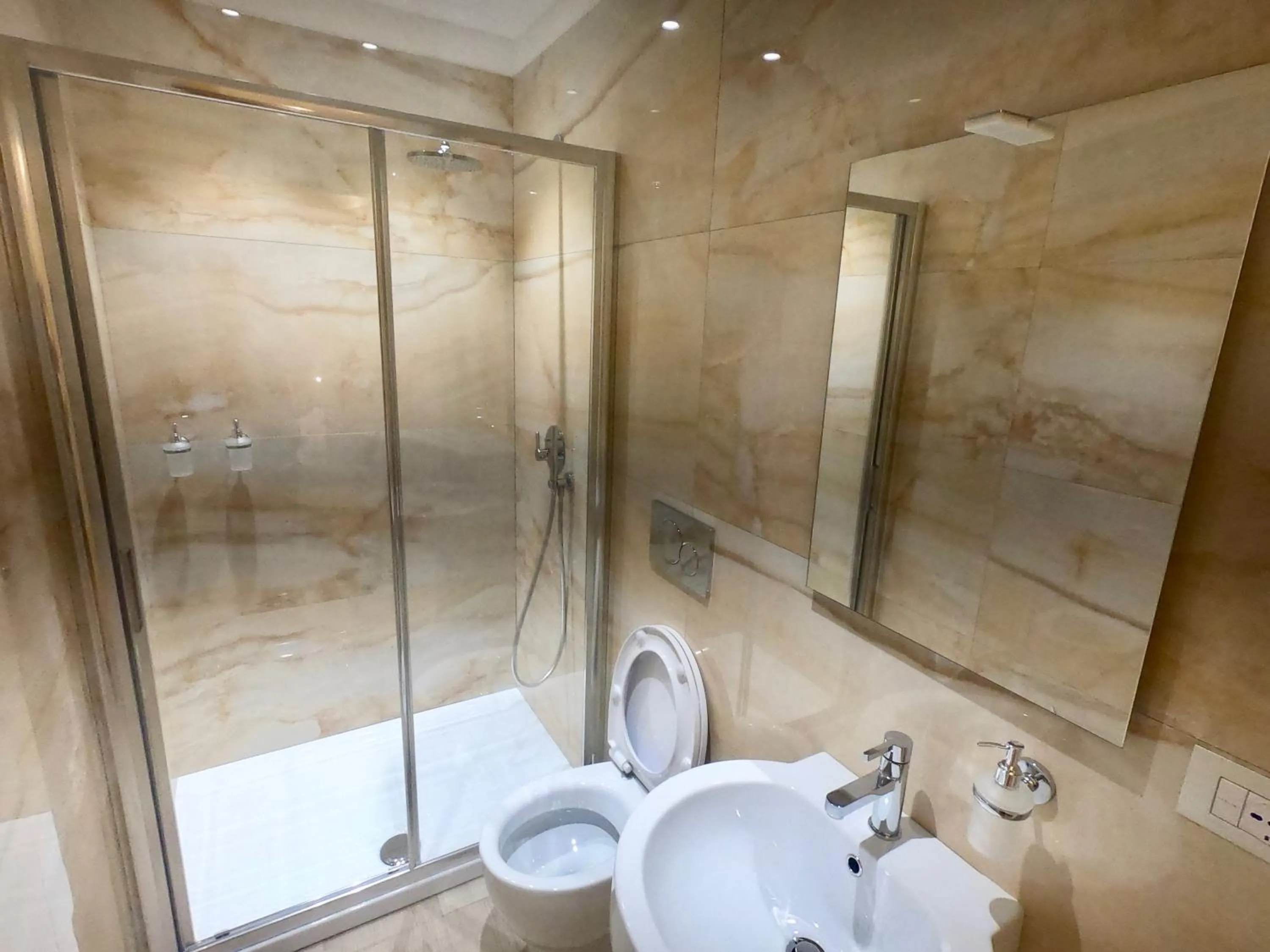 Shower in Central Savona