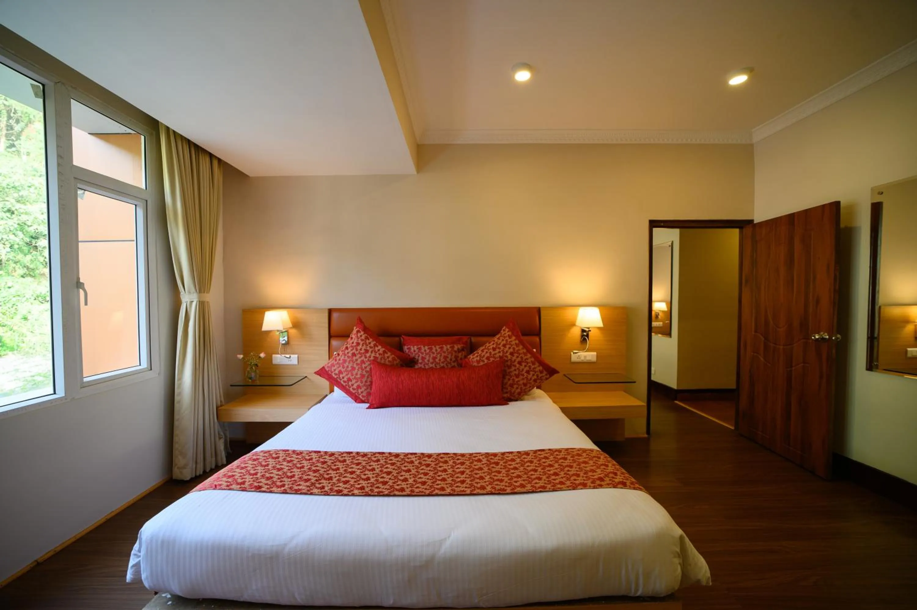 Bedroom, Bed in Sinclairs Gangtok