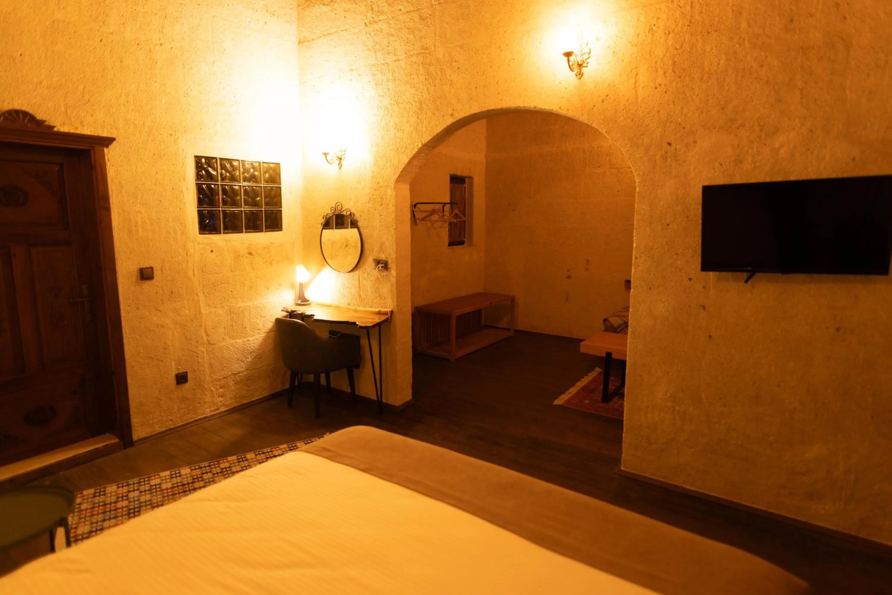 Decorative detail, Bed in Lemon Cave Suites