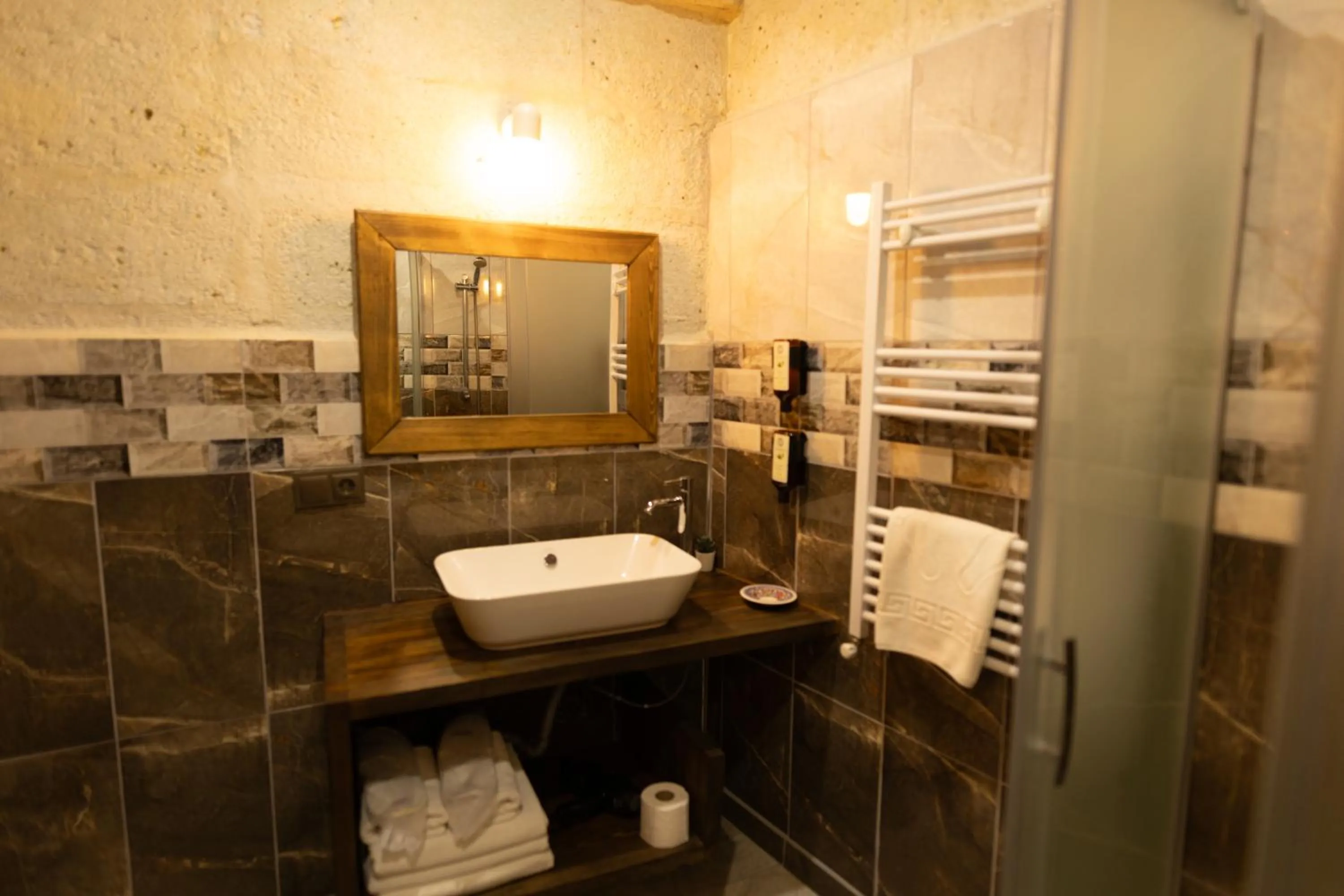 Bathroom in Lemon Cave Suites