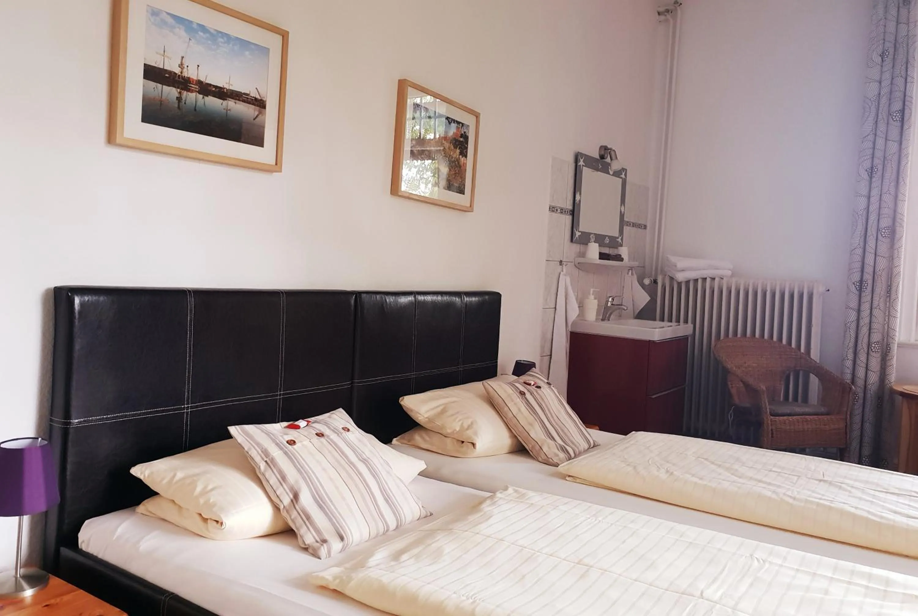 Photo of the whole room, Bed in Hotel Schweizerhaus