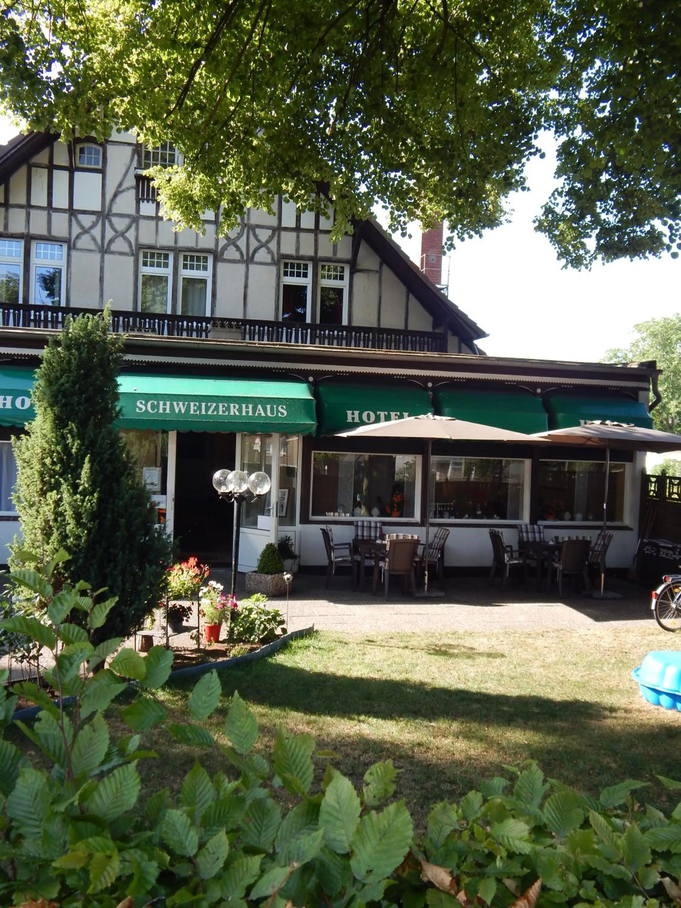 Facade/entrance in Hotel Schweizerhaus