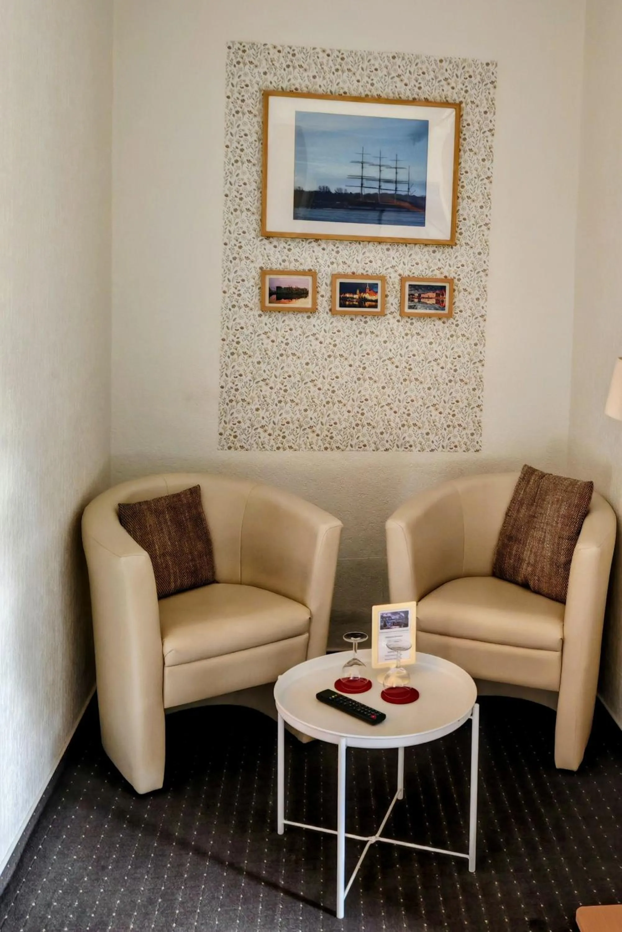 Photo of the whole room in Hotel Schweizerhaus