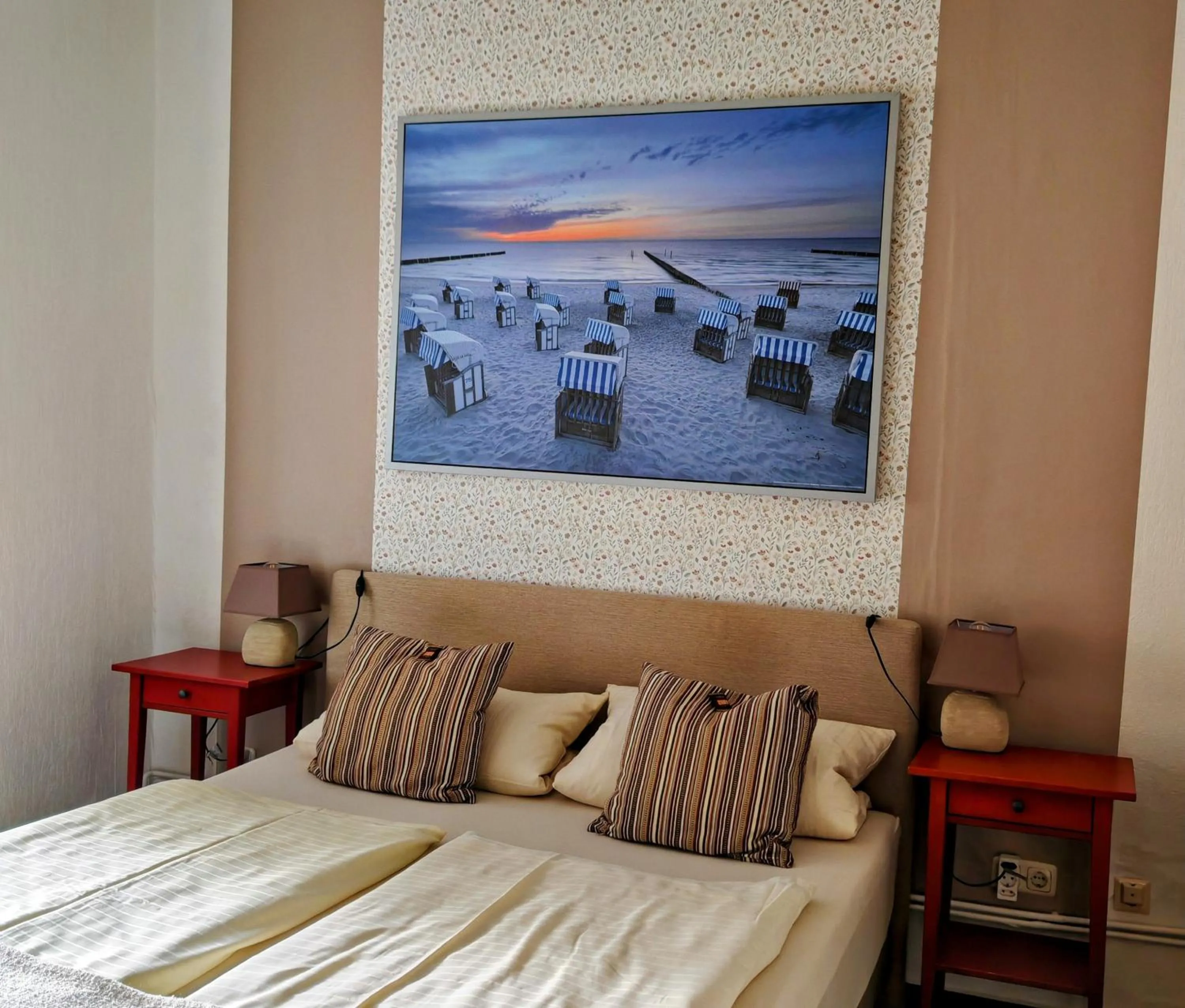 Photo of the whole room, Bed in Hotel Schweizerhaus