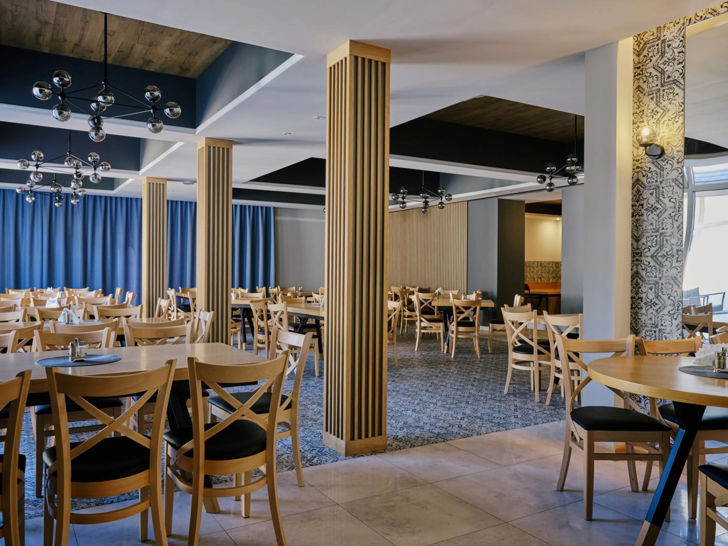 Restaurant/places to eat in Rezydencja AMBRE