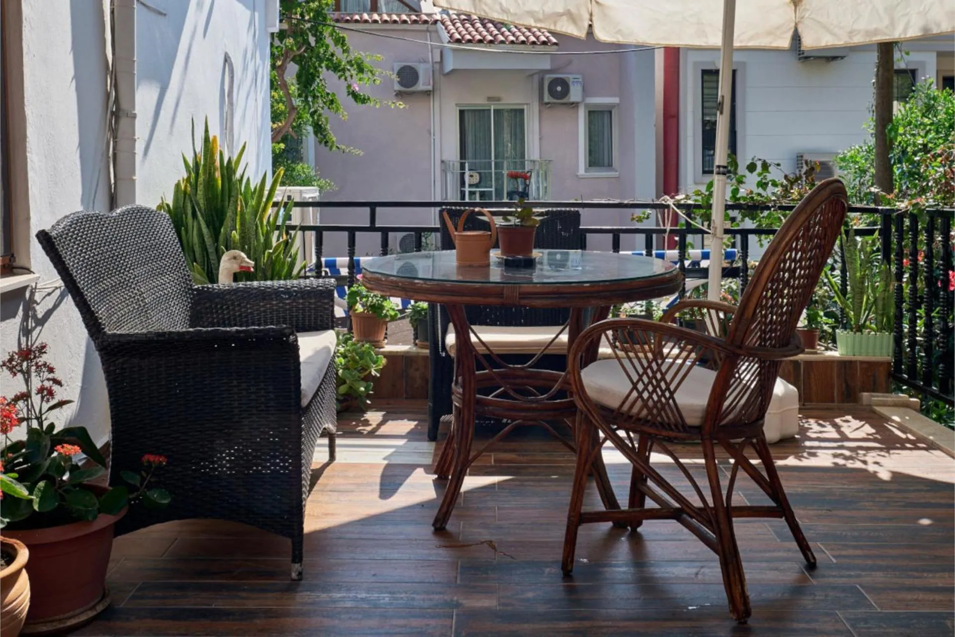 Seating area in CARETTA PANSİYOn