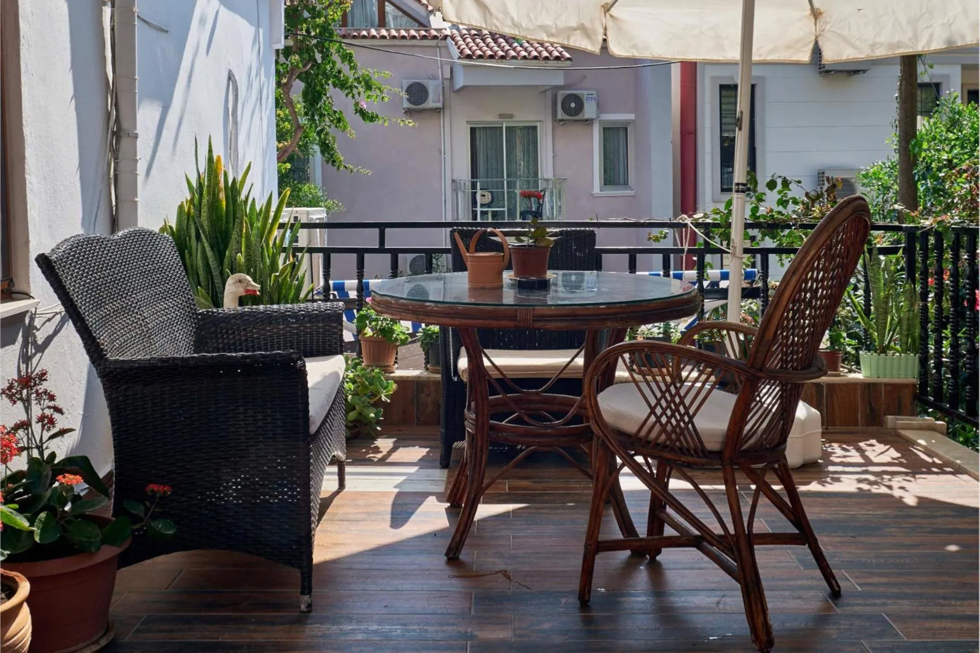 Seating area in CARETTA PANSİYOn