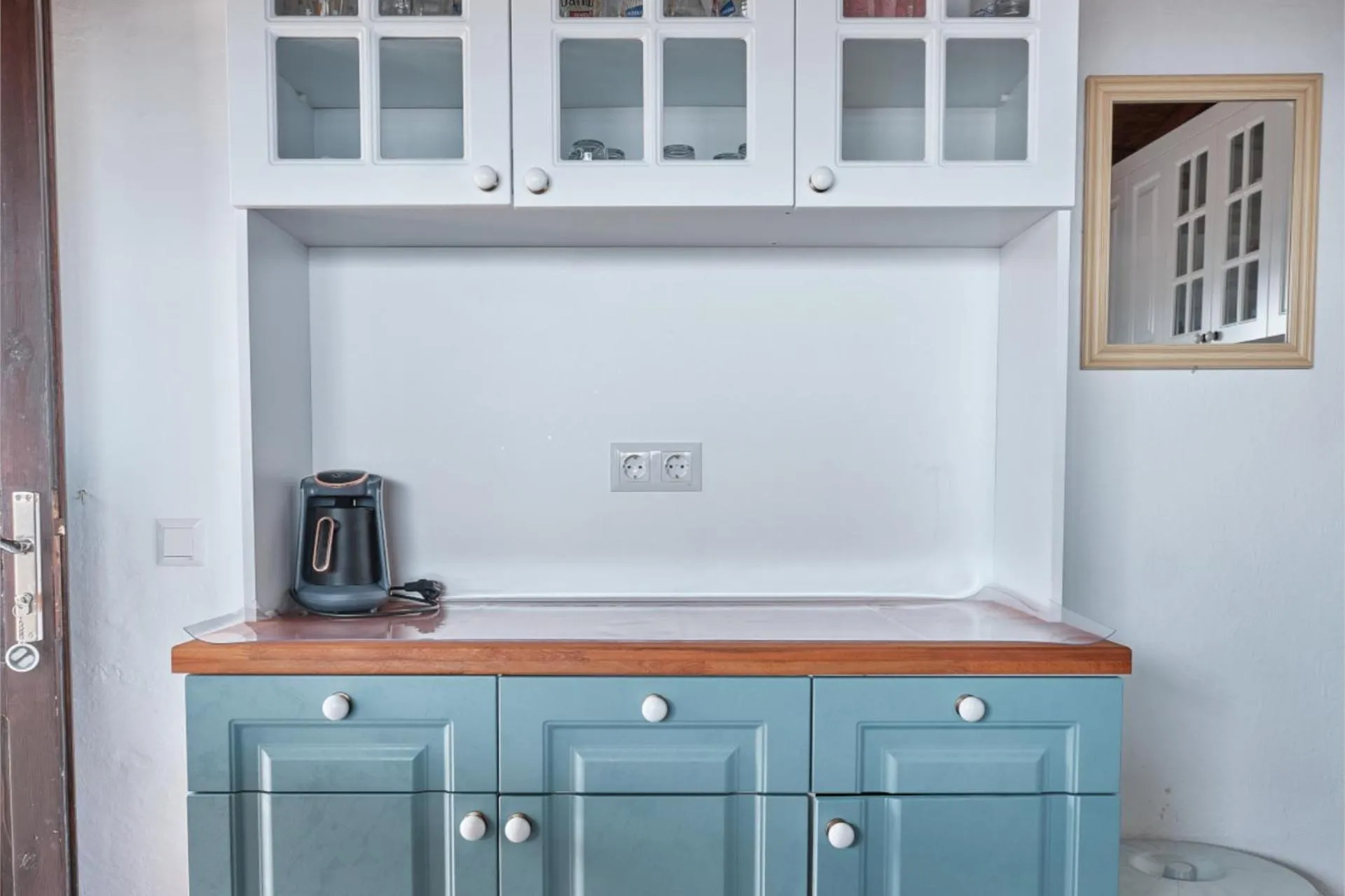 Kitchen or kitchenette in CARETTA PANSİYOn