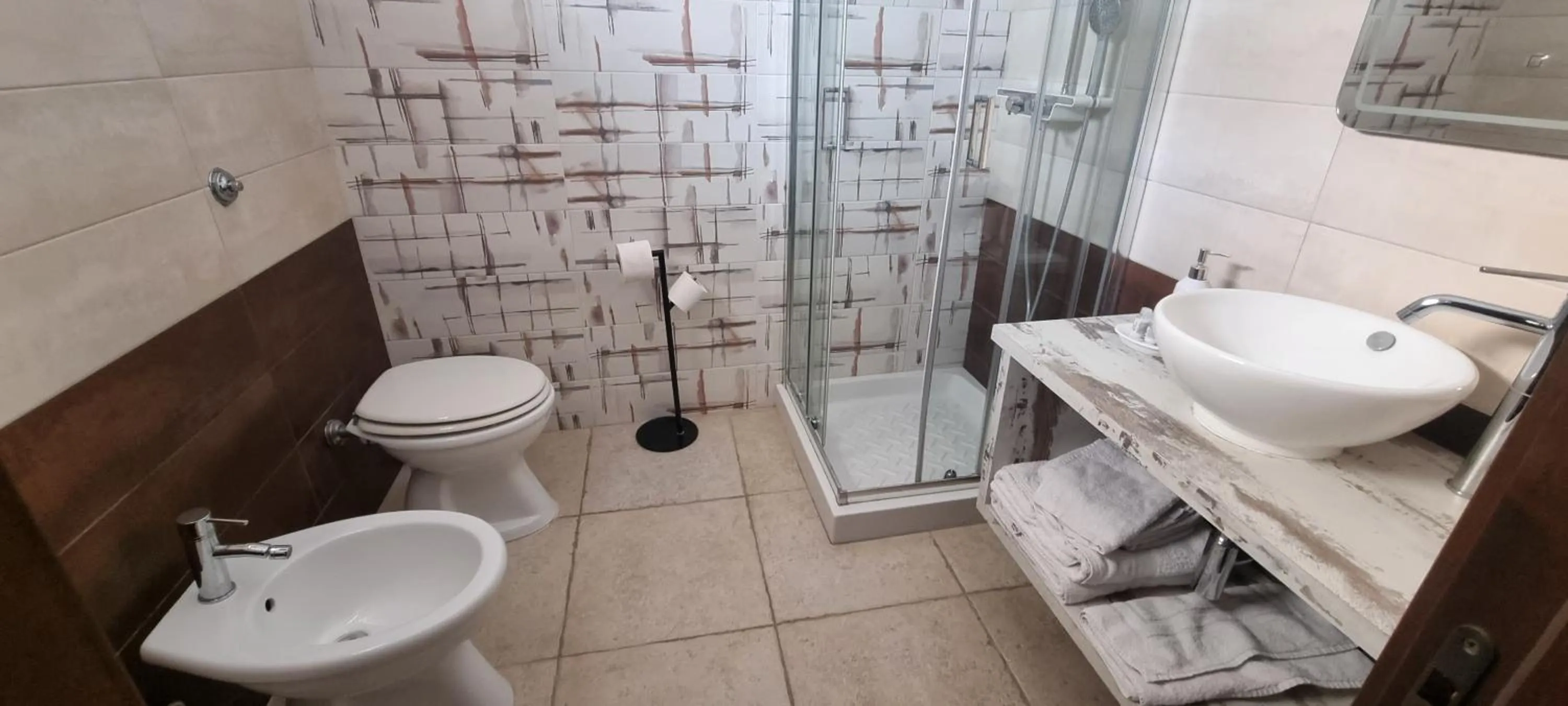 Shower in B&B VIA NAPOLI LEVERANO