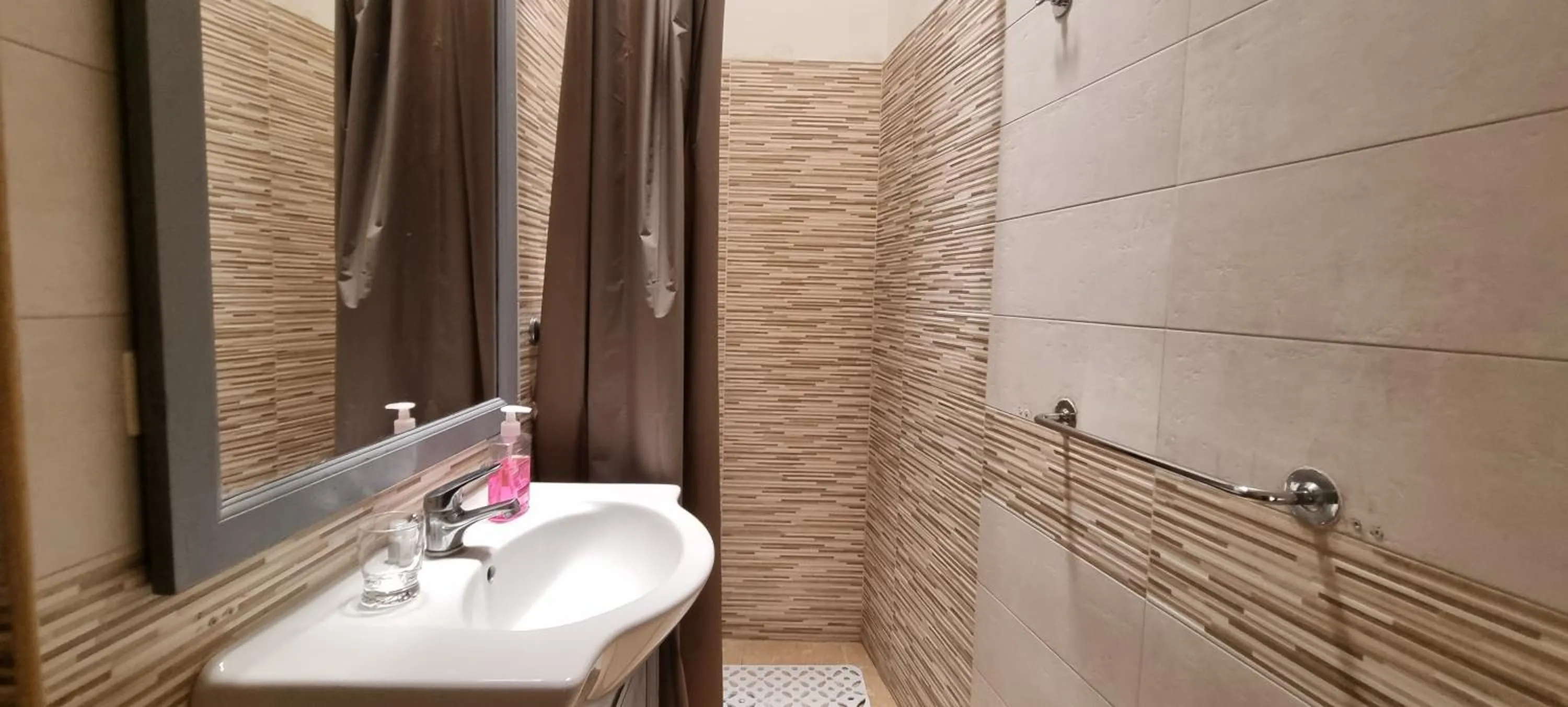 Shower in B&B VIA NAPOLI LEVERANO