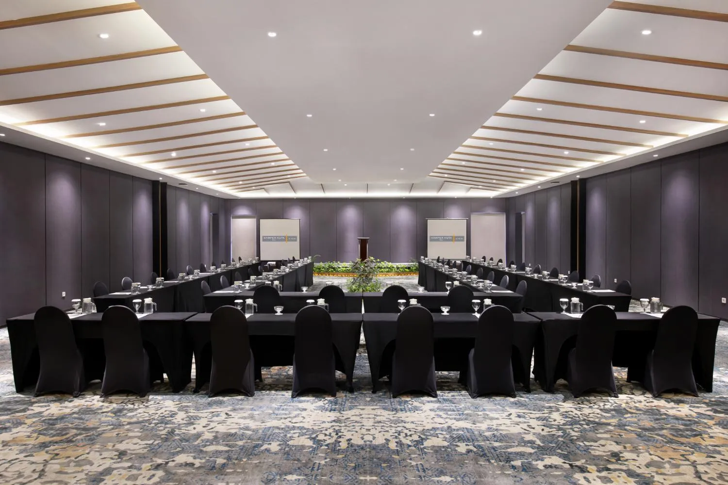 Meeting/conference room in Harper Kuta Hotel by ASTON