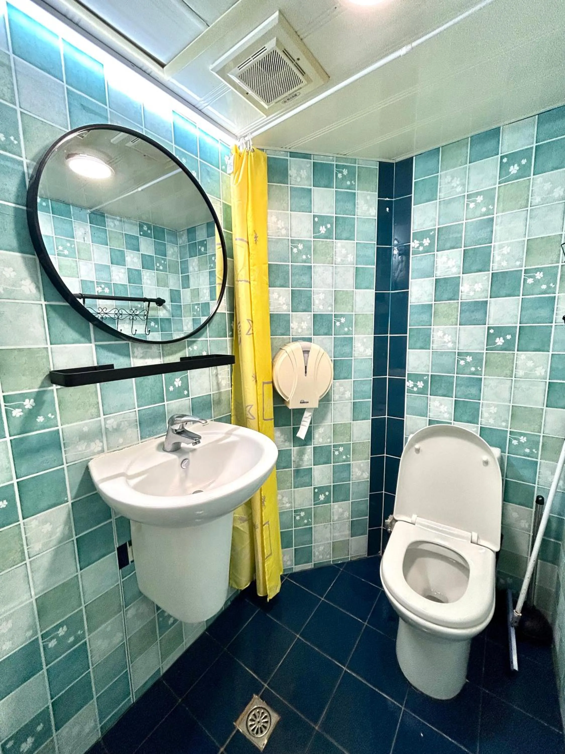 Shower in Taipei Triple Tiger Inn