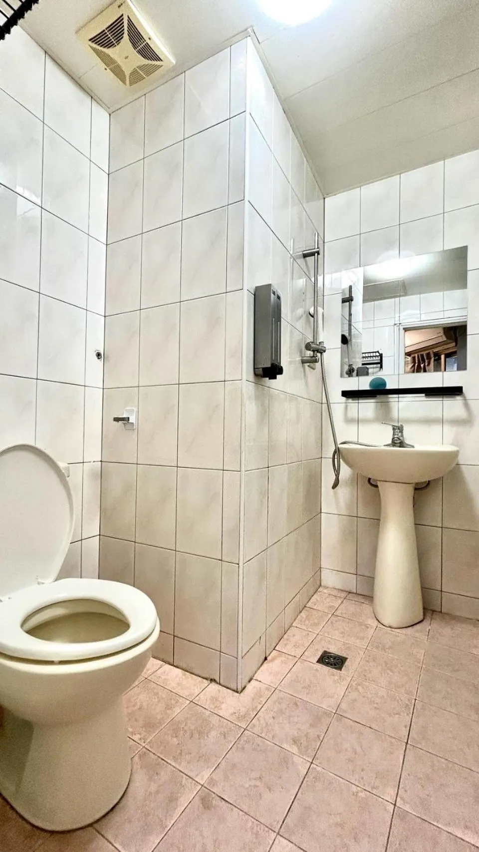 Shower in Taipei Triple Tiger Inn