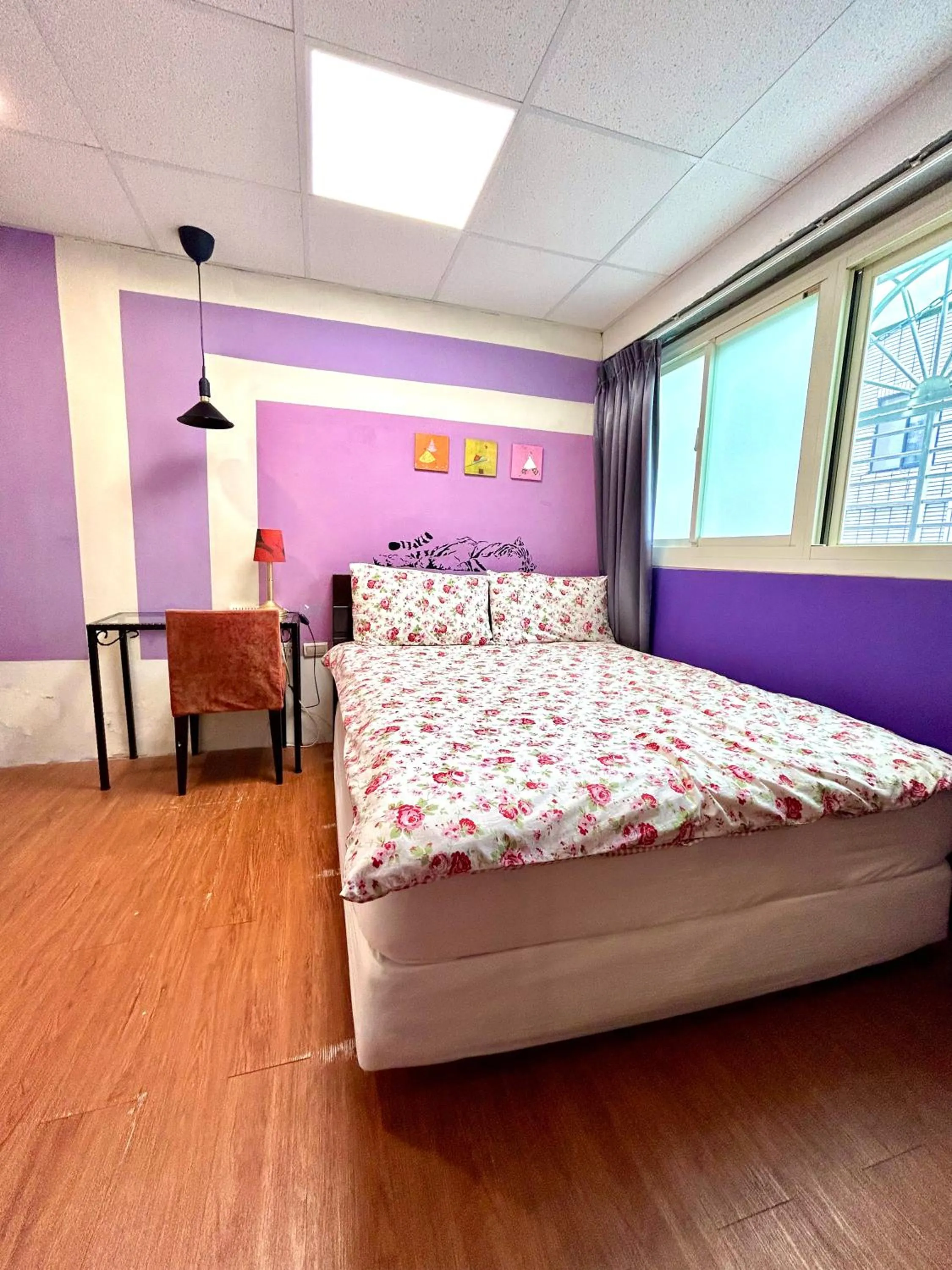 Photo of the whole room, Bed in Taipei Triple Tiger Inn