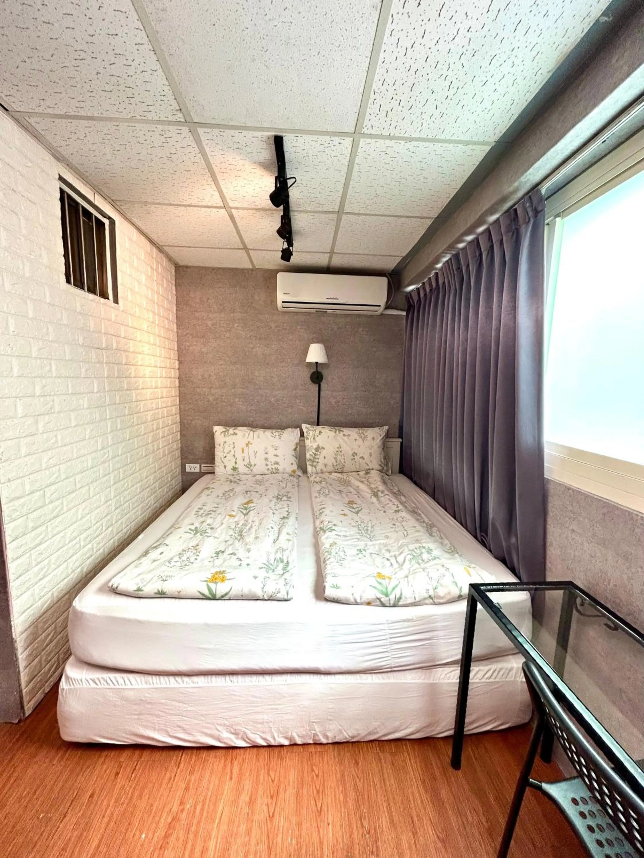 Photo of the whole room, Bed in Taipei Triple Tiger Inn