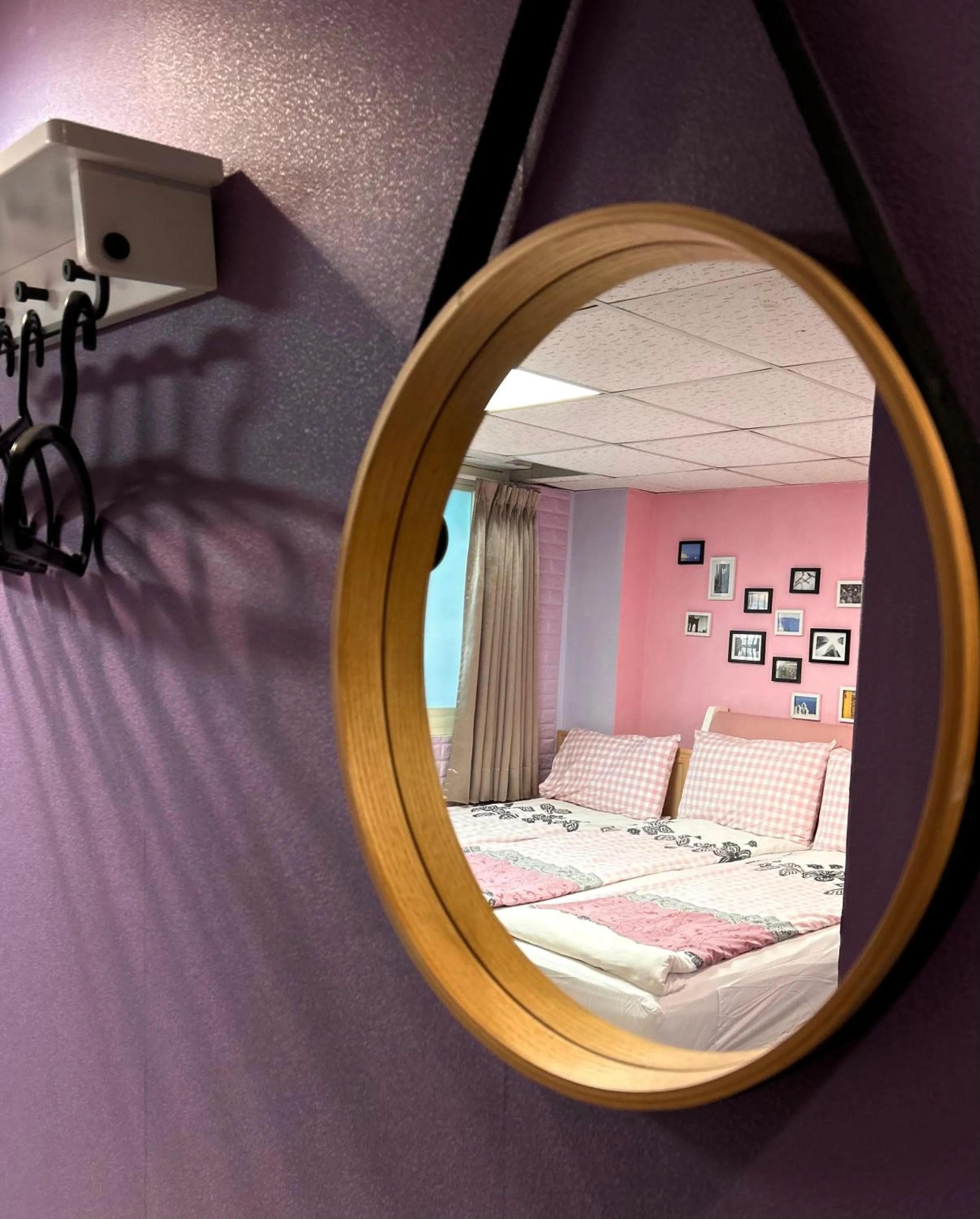 Photo of the whole room, Bed in Taipei Triple Tiger Inn