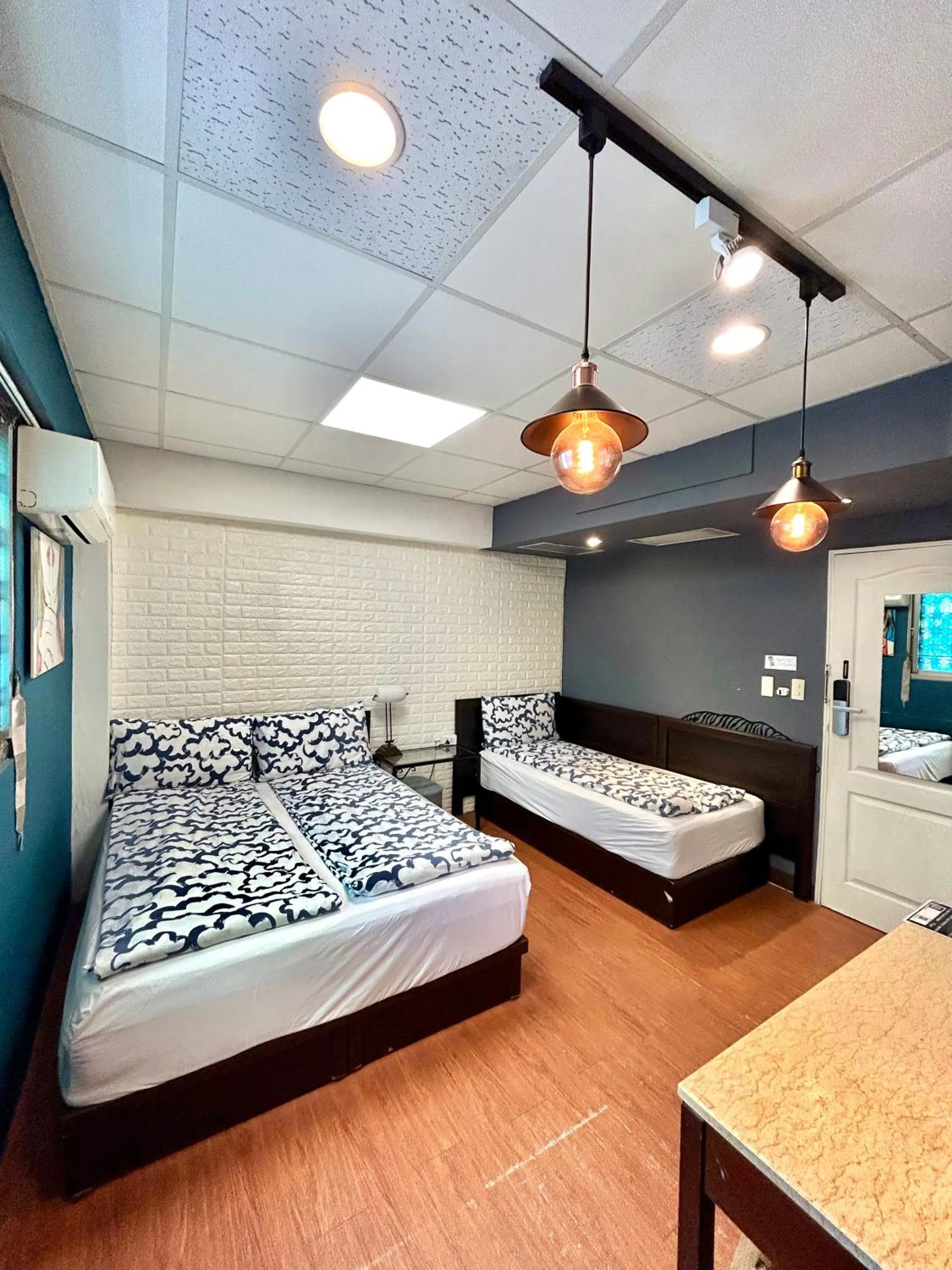 Photo of the whole room, Bed in Taipei Triple Tiger Inn