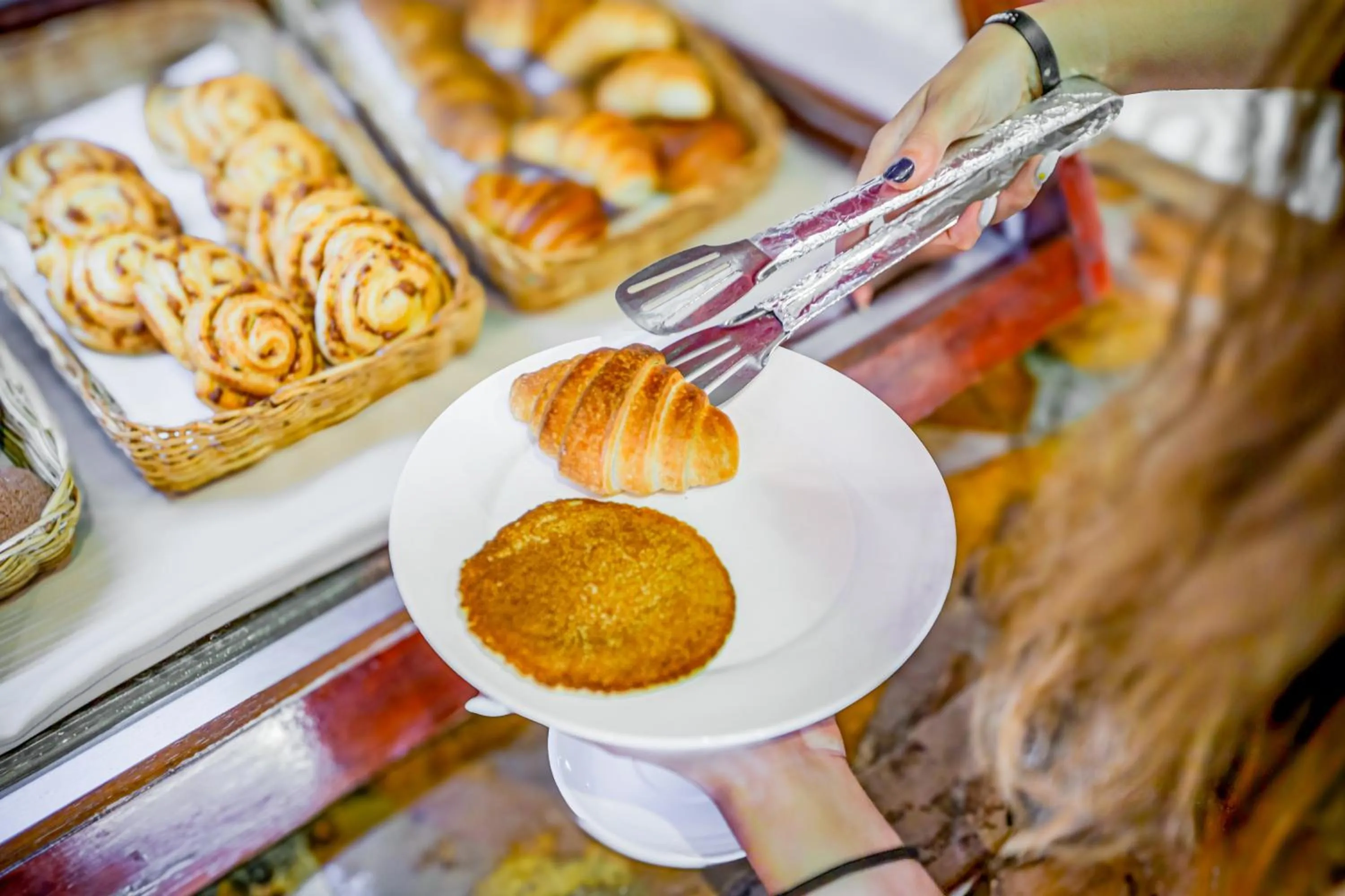 Food and drinks in AHG Waridi Beach Resort & SPA