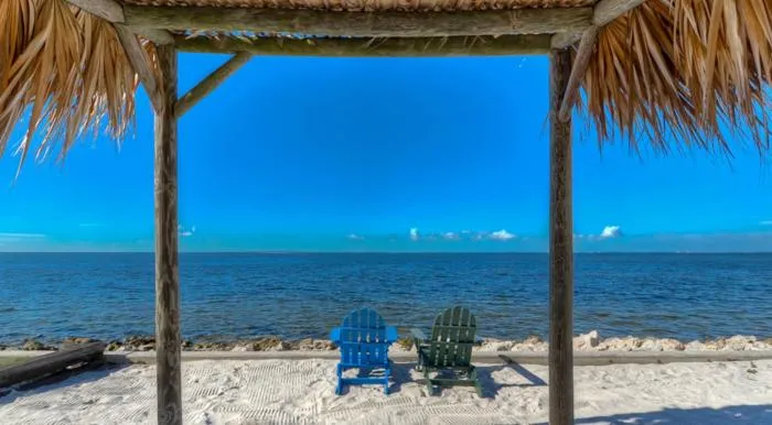 Beach in 441-Waterfront, Amazing Views, WIFI, Pool and close to BUCS Stadium