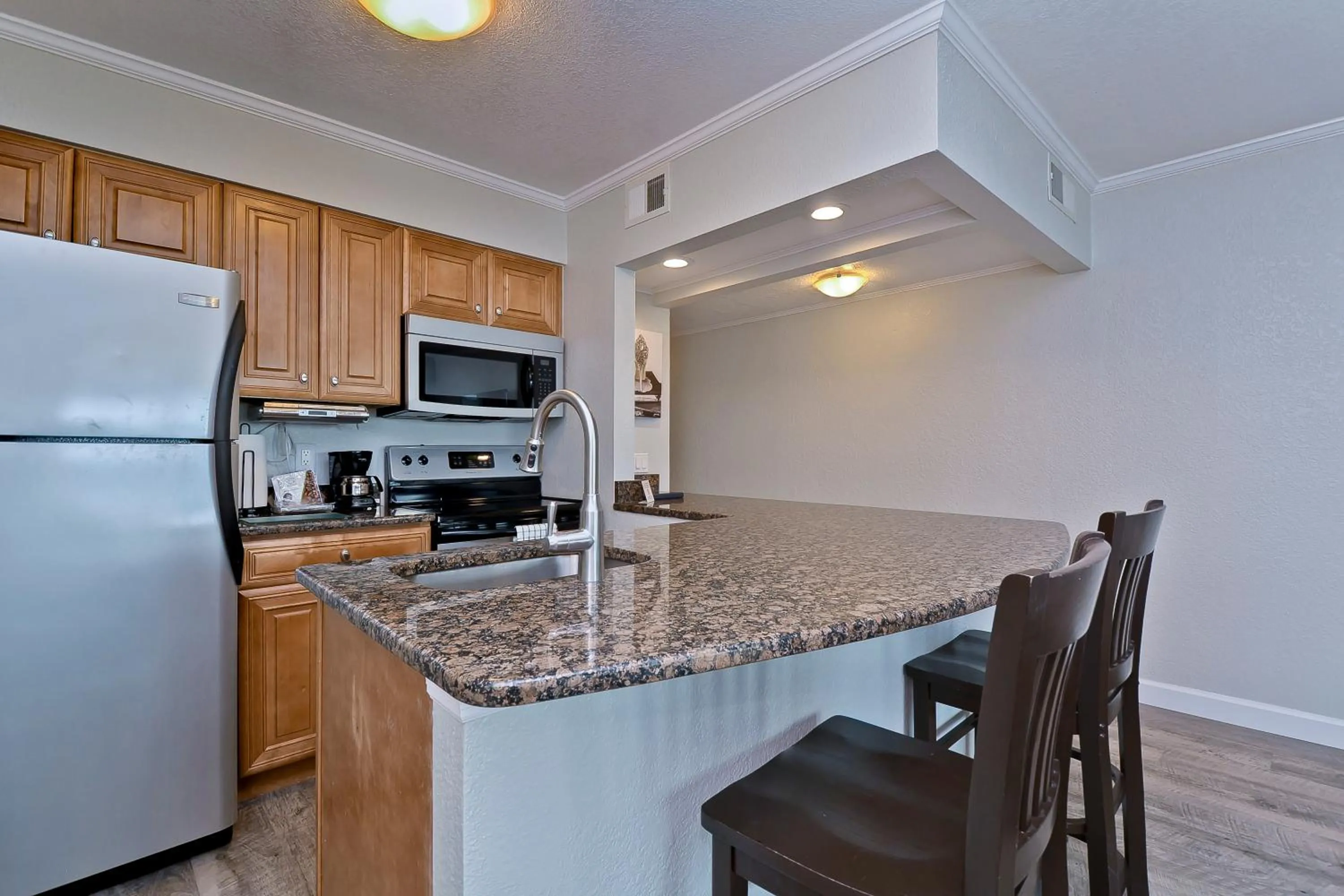 Kitchen or kitchenette in 441-Waterfront, Amazing Views, WIFI, Pool and close to BUCS Stadium