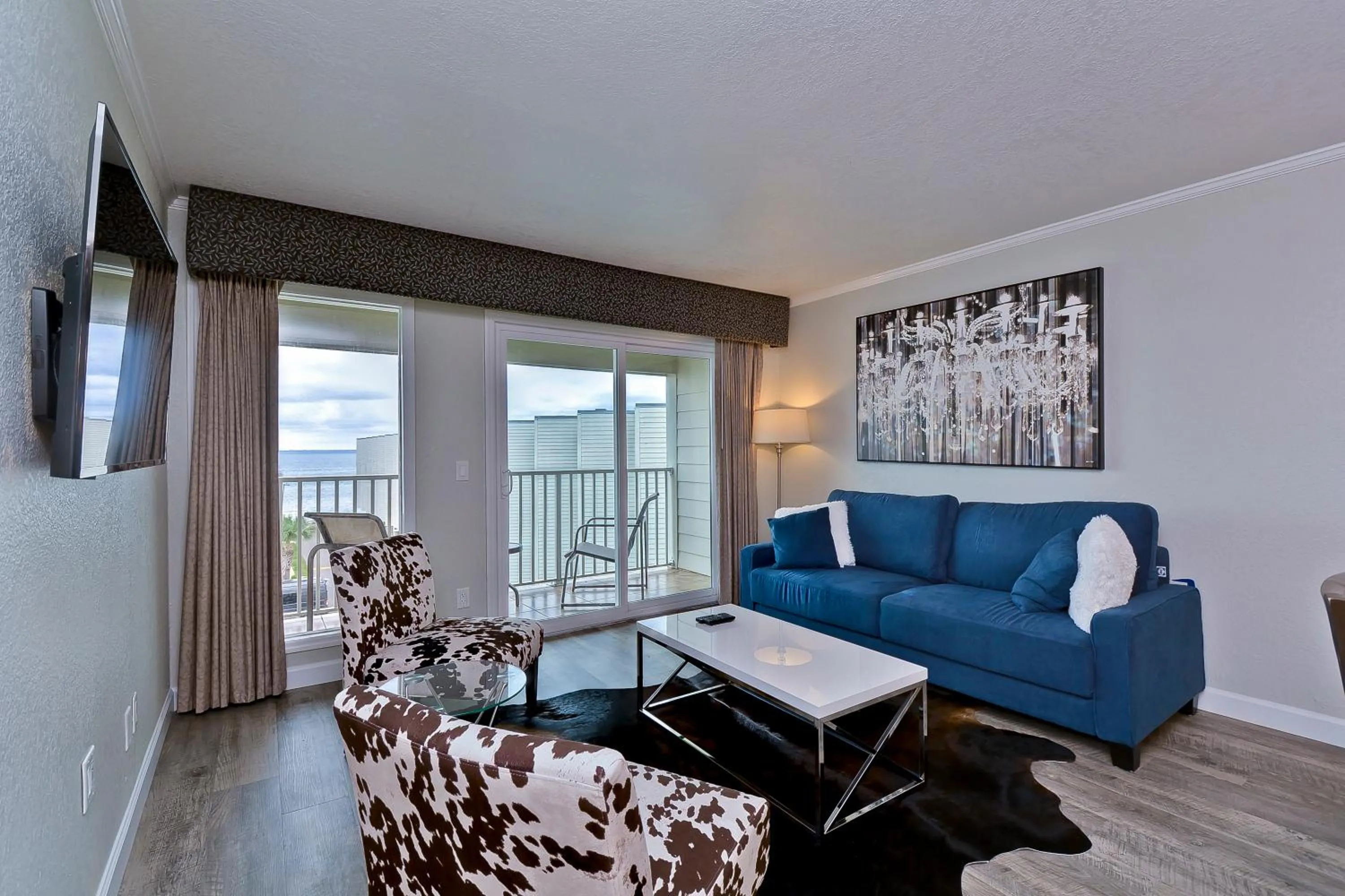 Living room in 441-Waterfront, Amazing Views, WIFI, Pool and close to BUCS Stadium