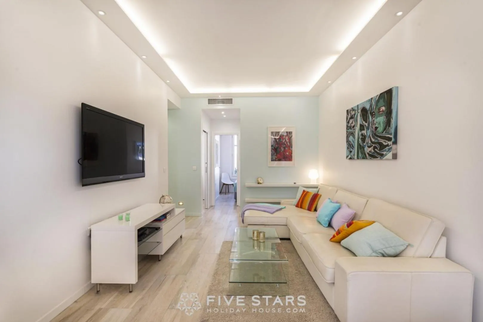 TV and multimedia in Suite Versailles Five Stars Holiday House