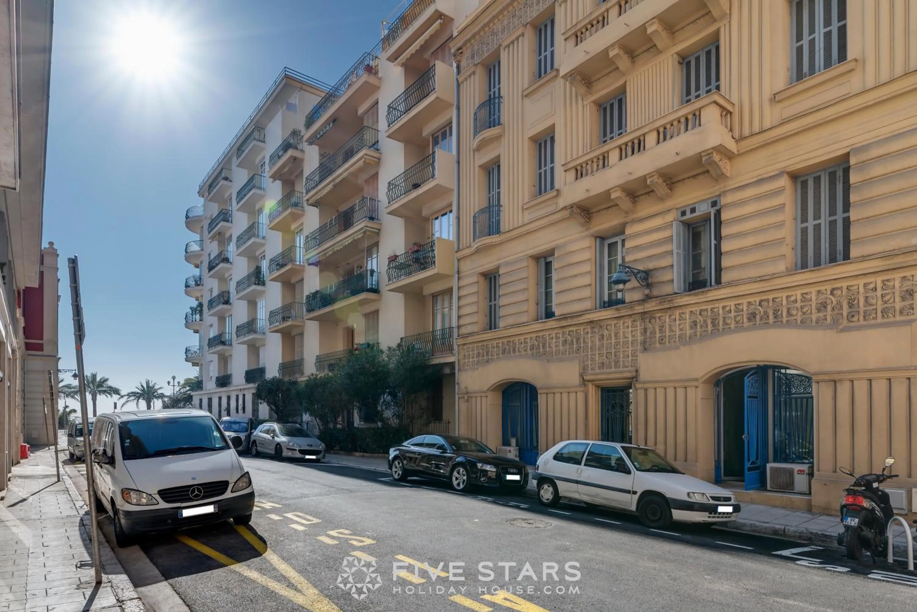 Property building in Suite Versailles Five Stars Holiday House
