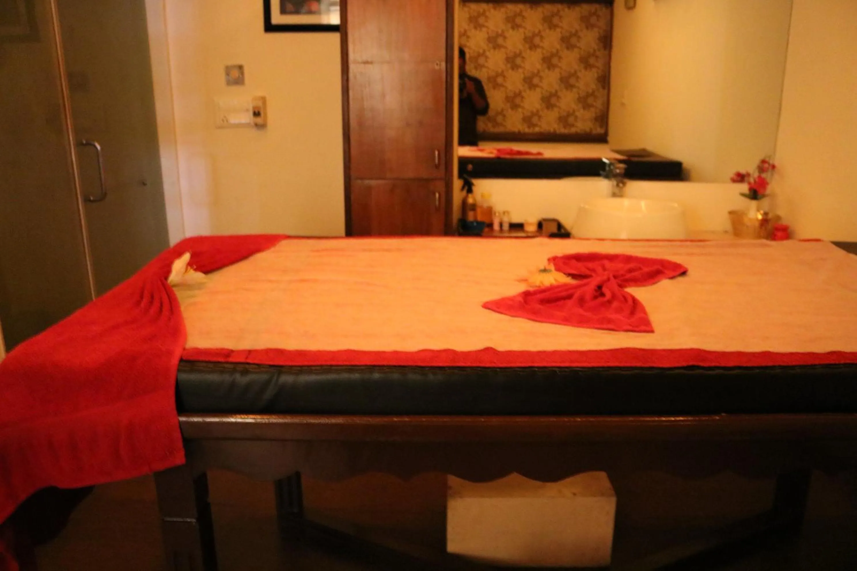Spa and wellness centre/facilities, Bed in Inder Residency Resort & Spa Udaipur