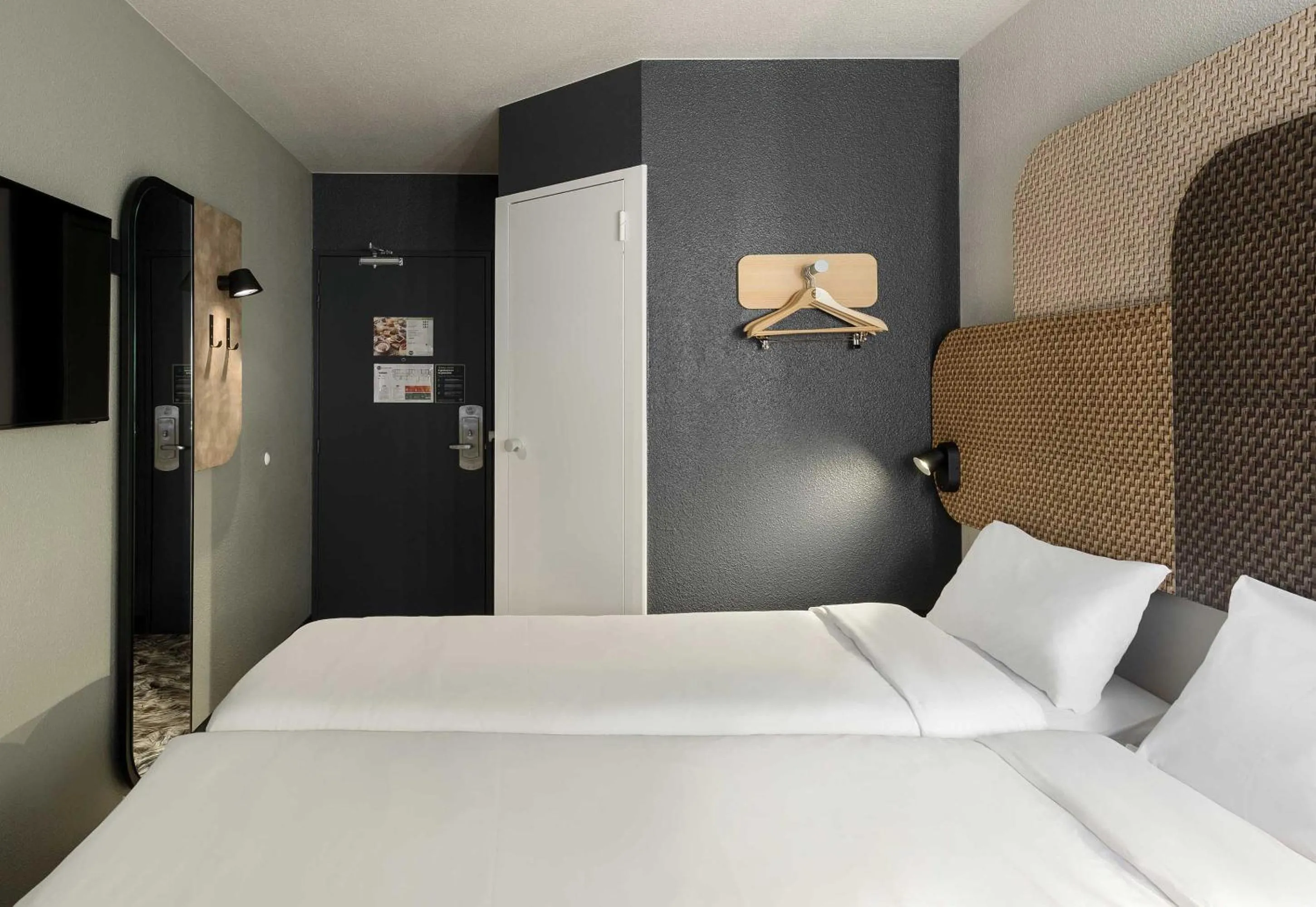 Bed in B&B HOTEL Toulouse Cité de l'Espace Hurel