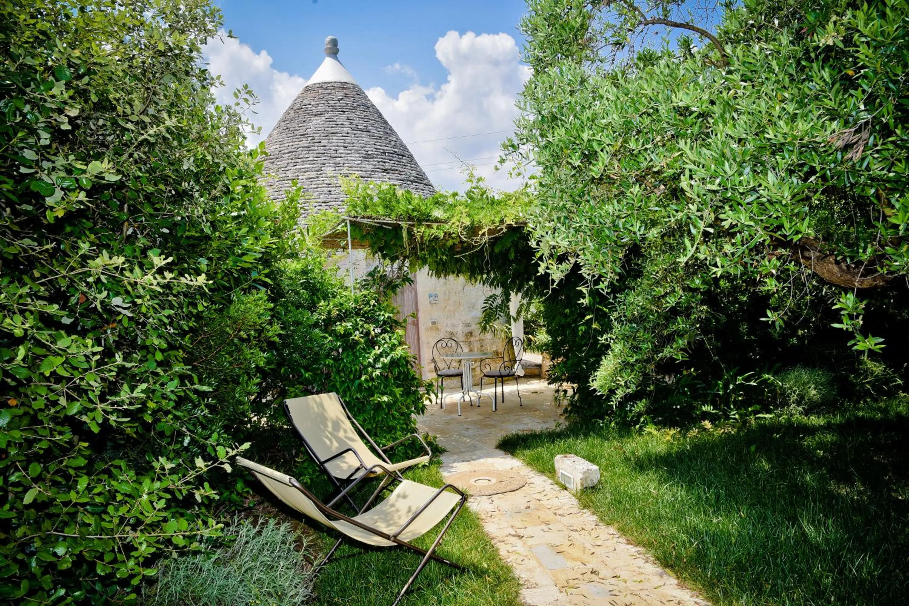 Garden in Leonardo Trulli Resort