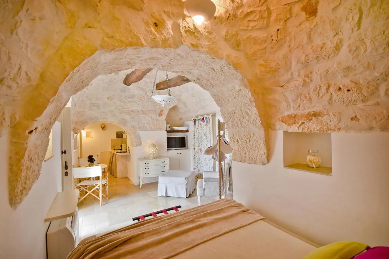 Kitchen or kitchenette, Bed in Leonardo Trulli Resort