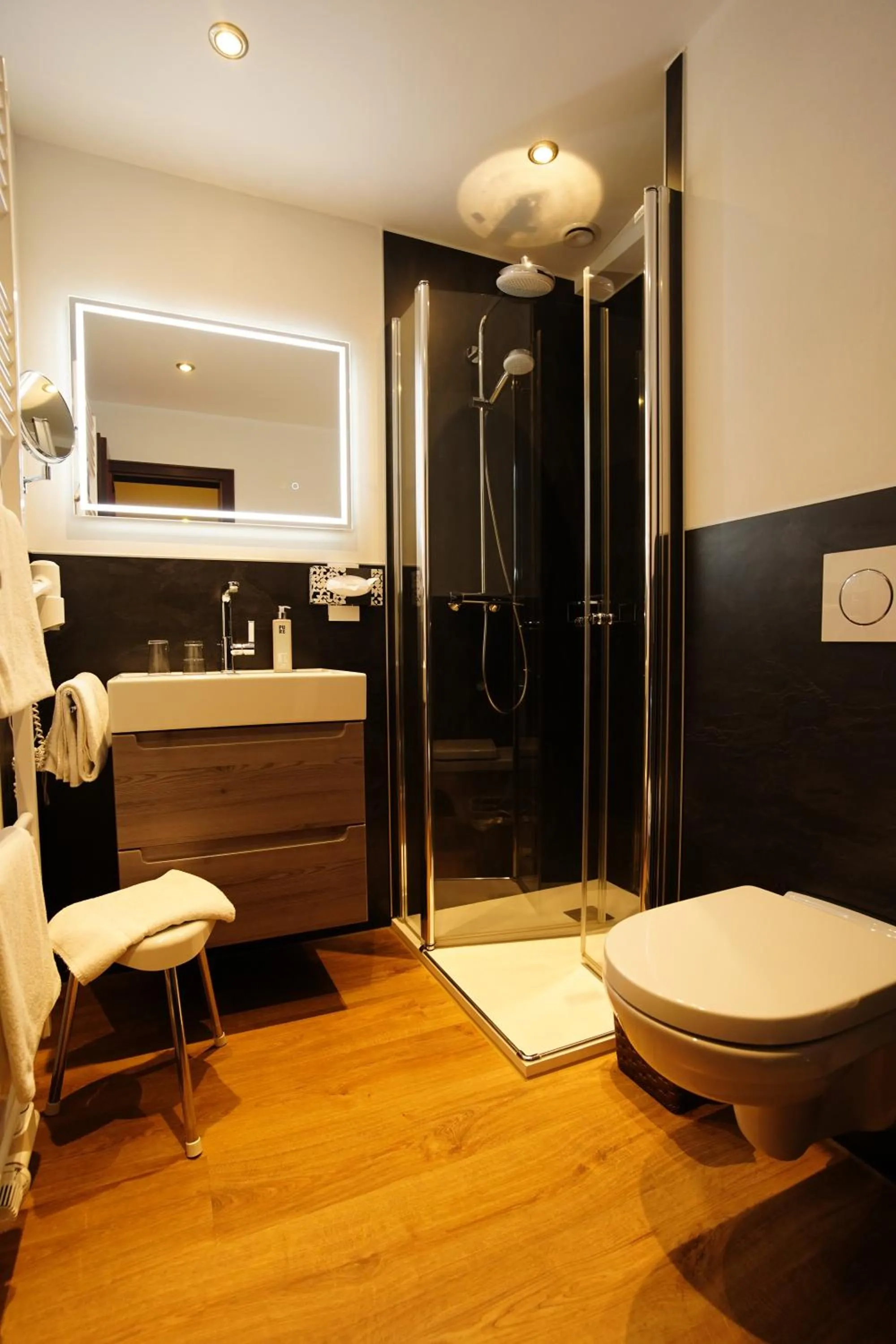 Shower in Hotel Central