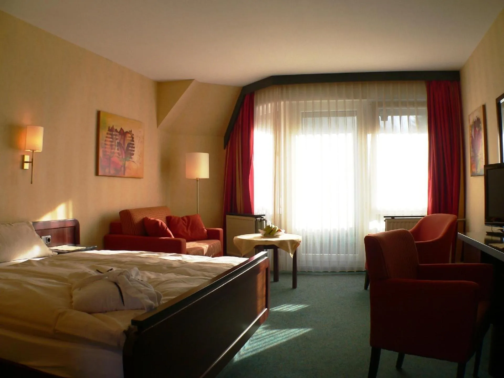 Photo of the whole room, Bed in Hotel Central