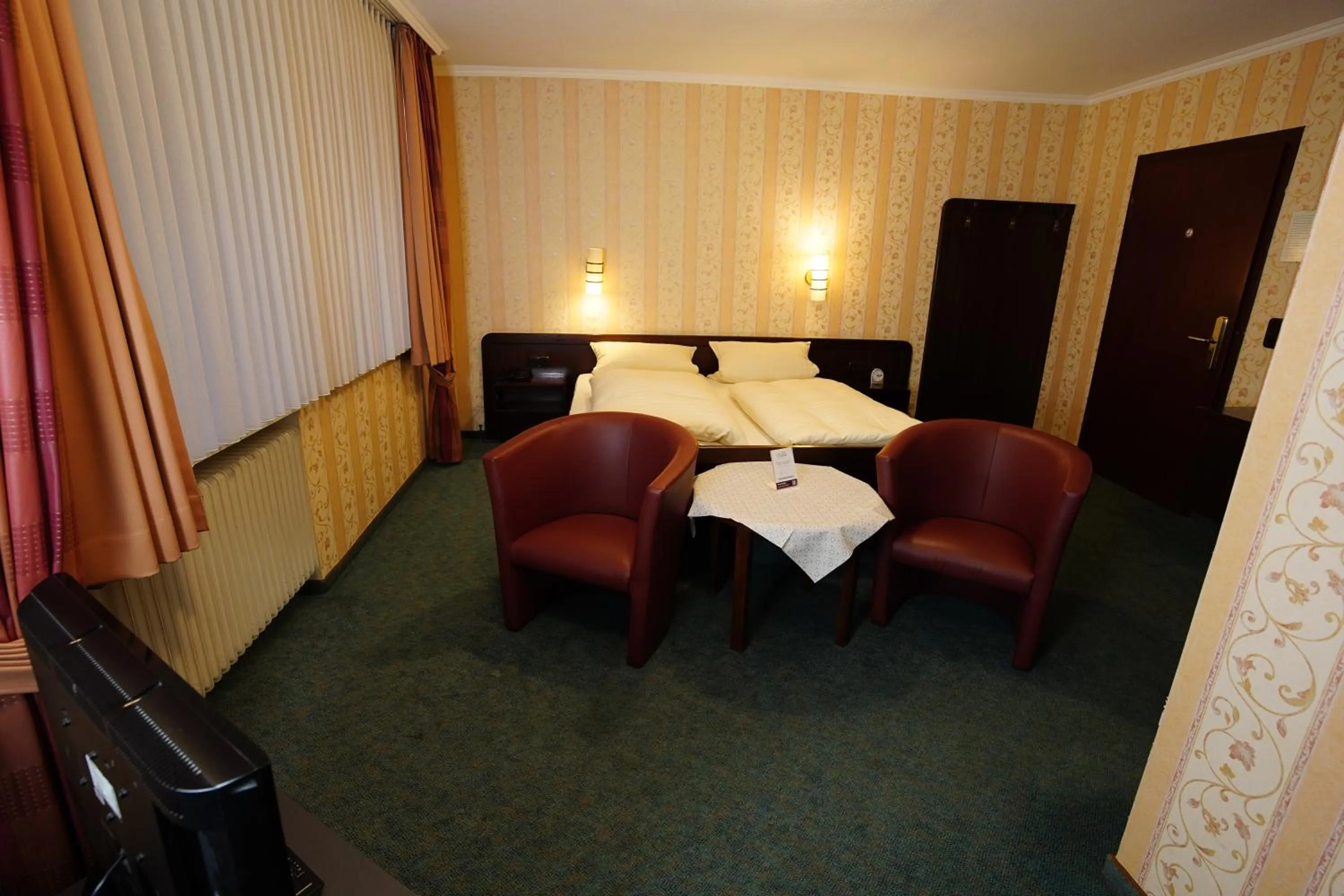Photo of the whole room, Bed in Hotel Central