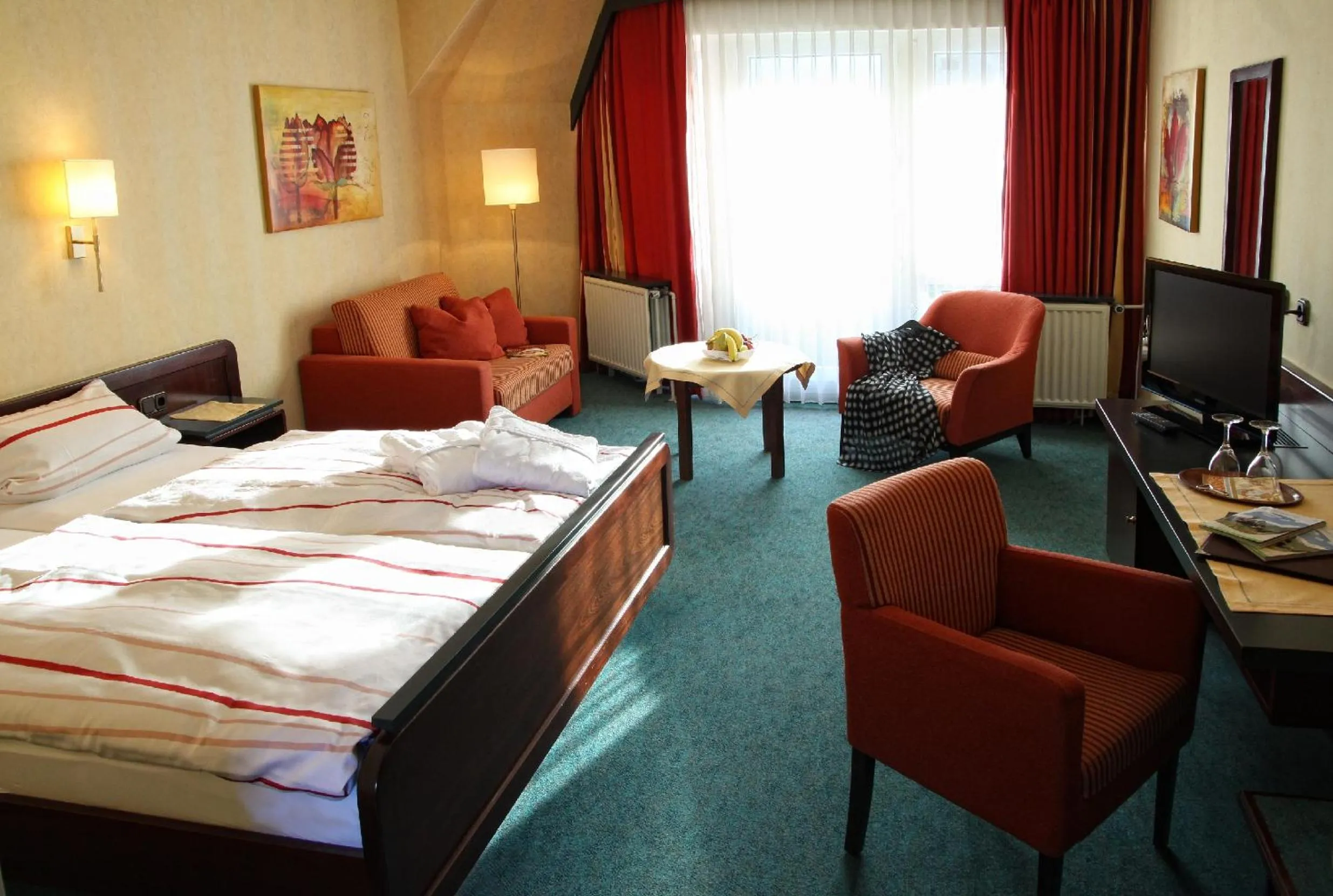 Photo of the whole room, Bed in Hotel Central