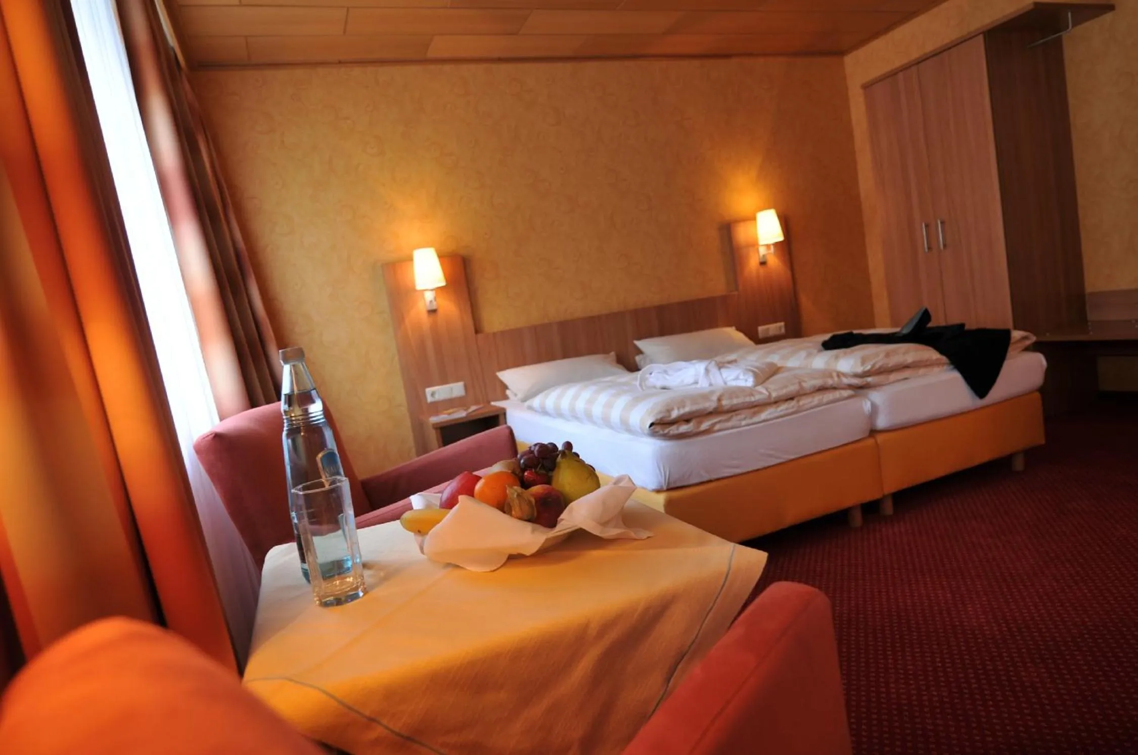 Photo of the whole room, Bed in Hotel Central