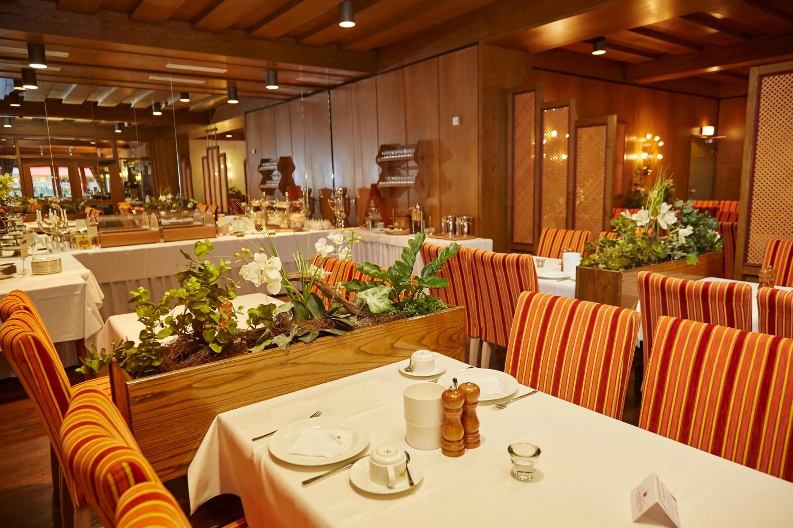 Restaurant/places to eat in Hotel Central