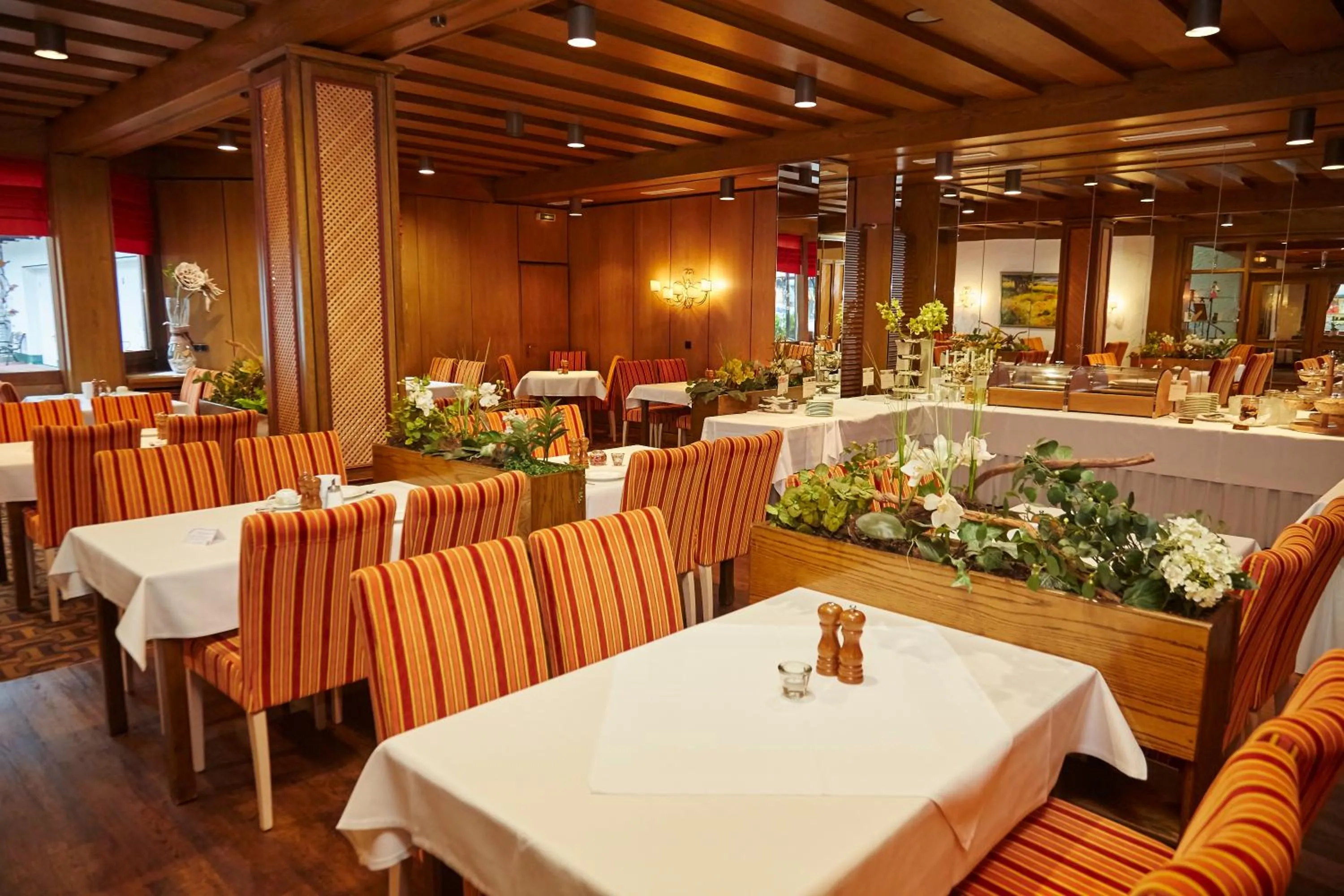 Restaurant/places to eat in Hotel Central