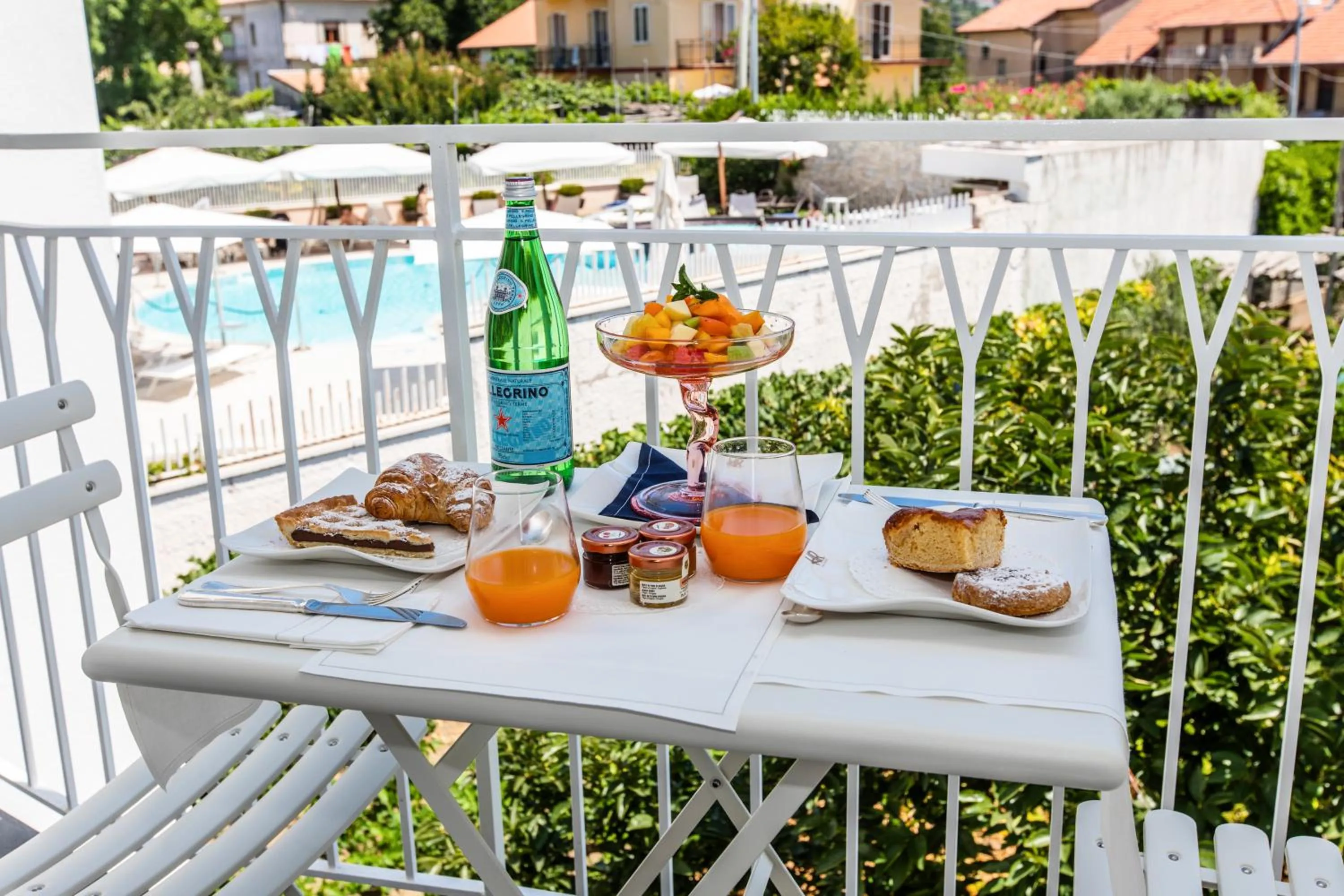 Pool view in Hotel le Rocce - Agerola, Amalfi Coast
