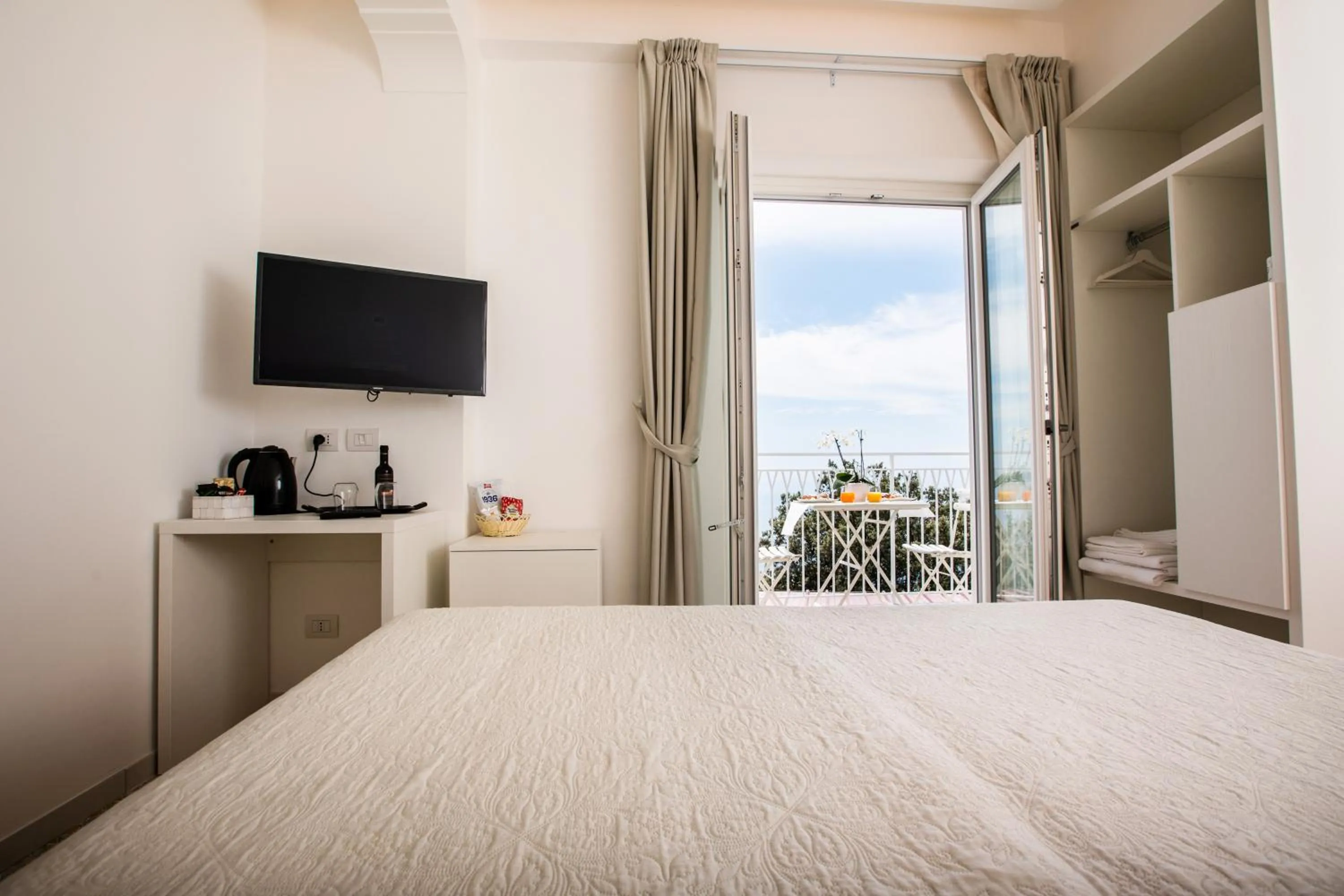Photo of the whole room, Bed in Hotel le Rocce - Agerola, Amalfi Coast