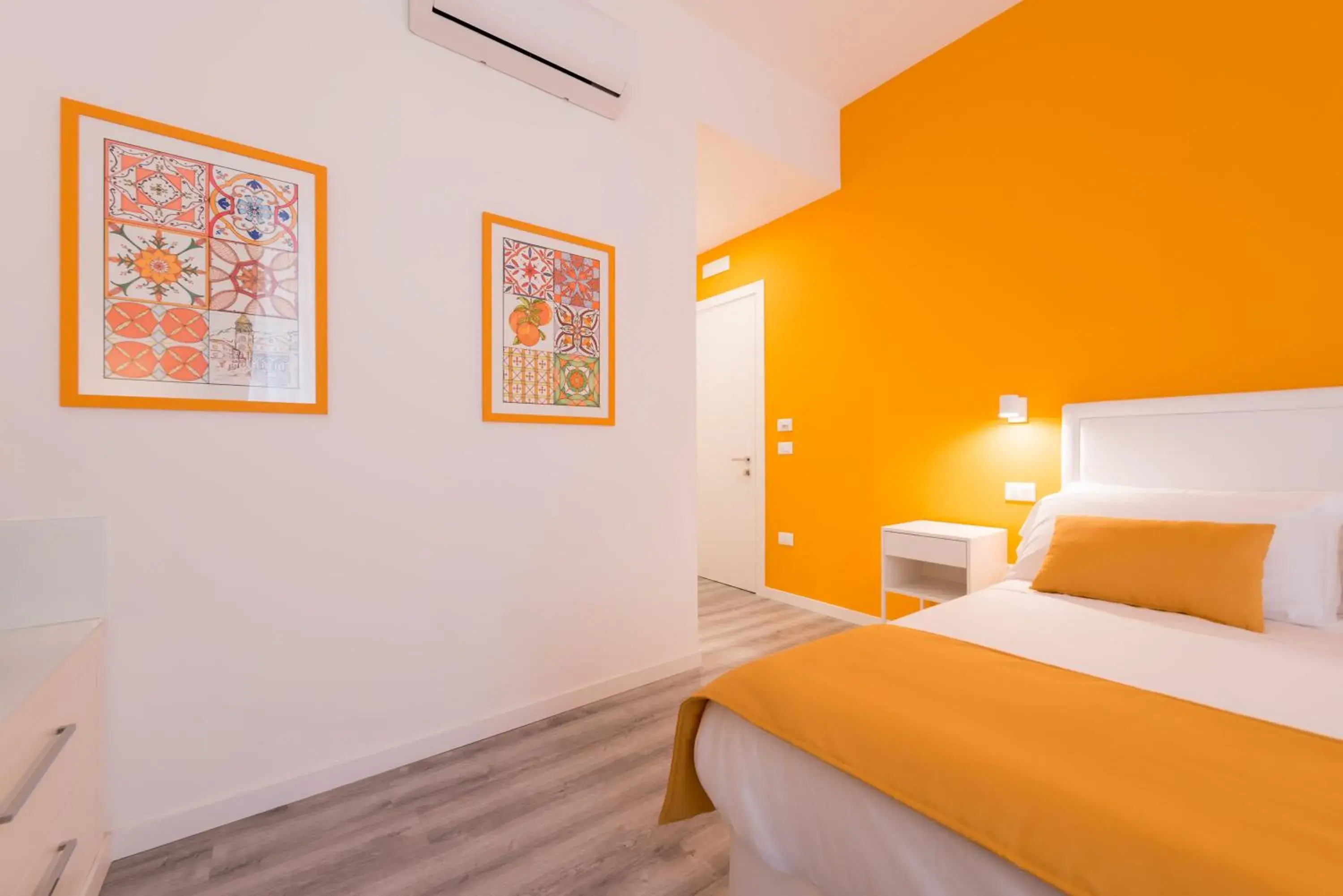 Large Double or Twin Room in Napoliving Large Double or Twin Room in Napoliving