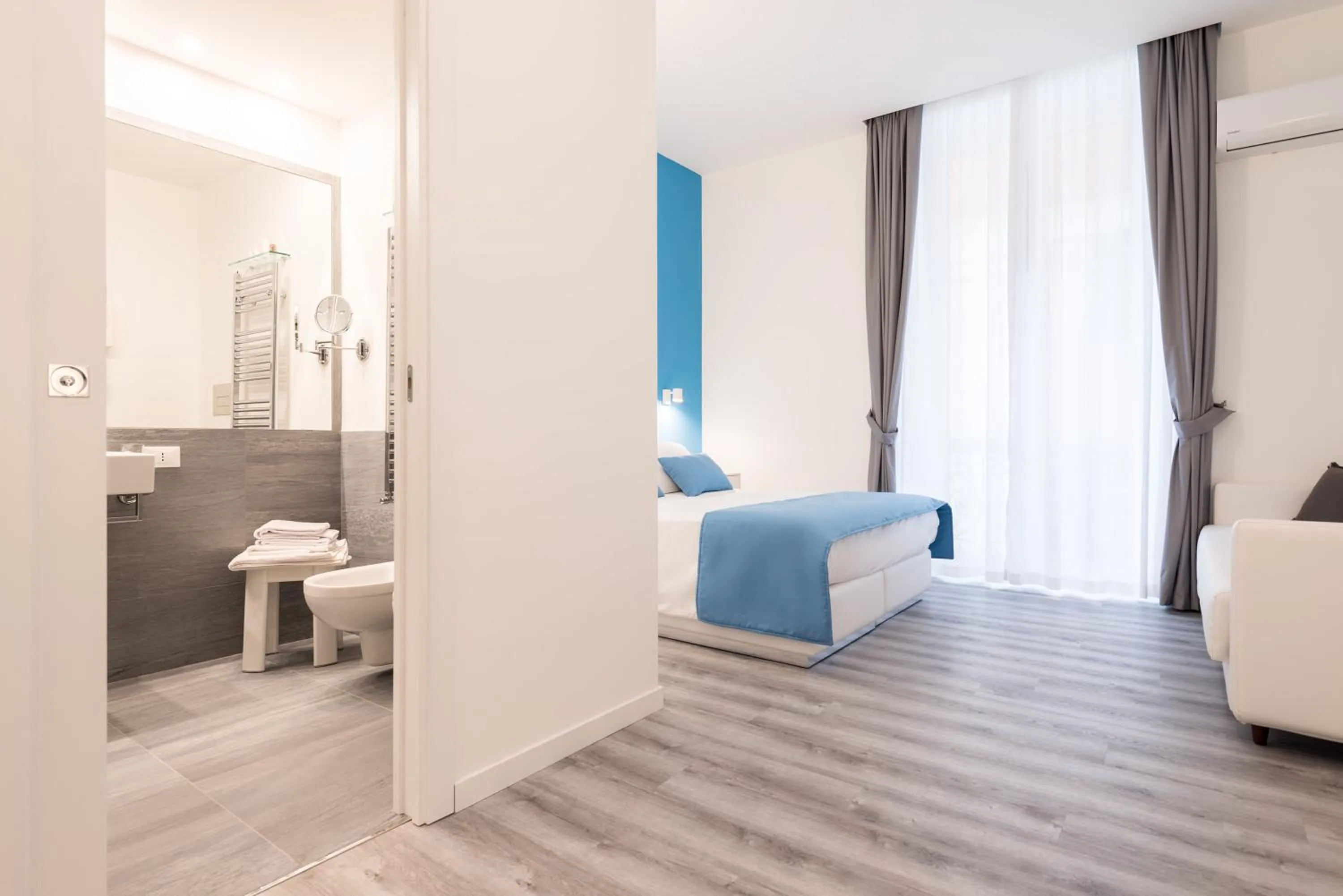 Photo of the whole room in Napoliving