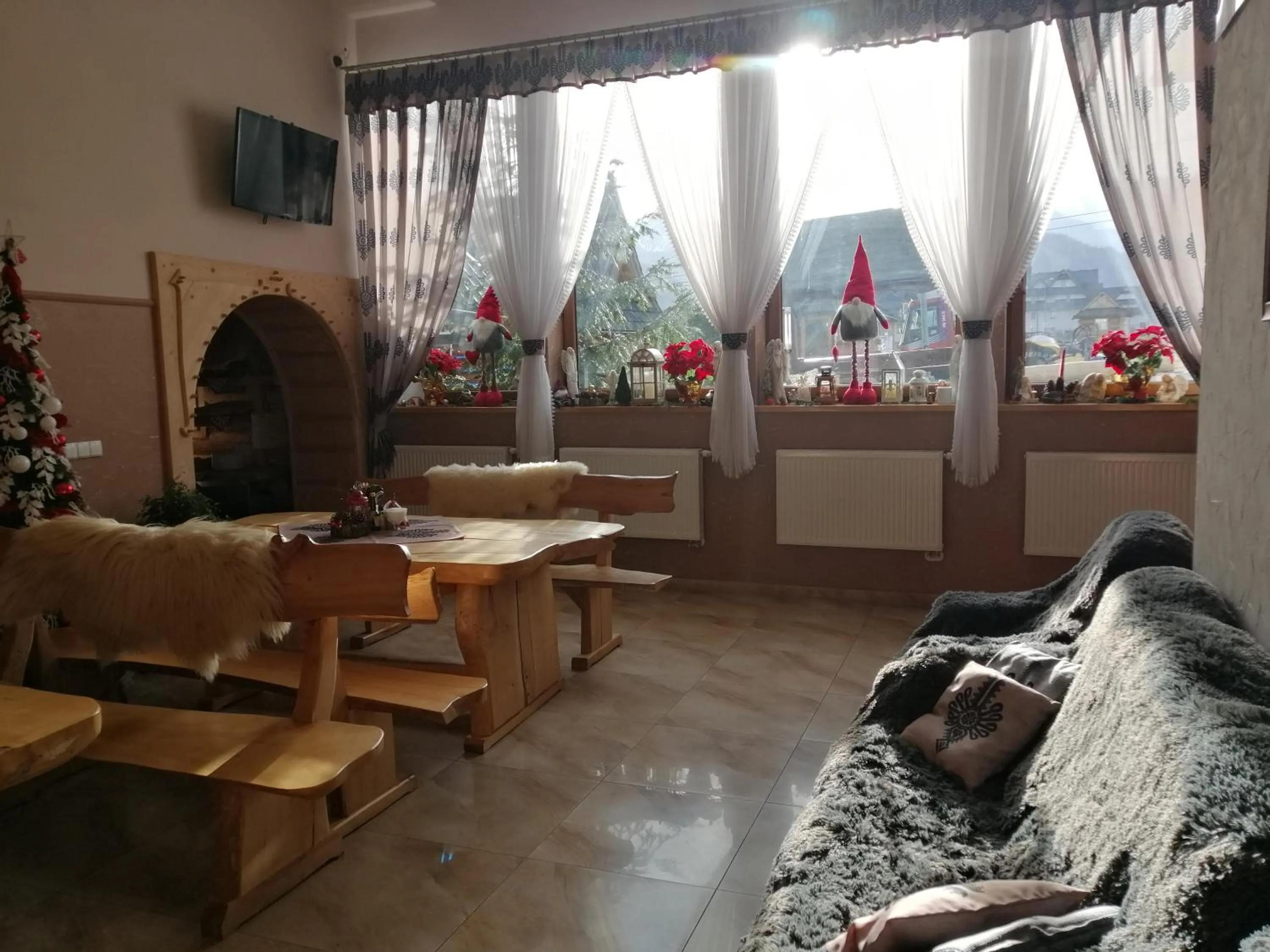 Lounge or bar in Karczma Mikuda - Sauna Basen Jacuzzi z widokiem na góry - Kuligi - Parking