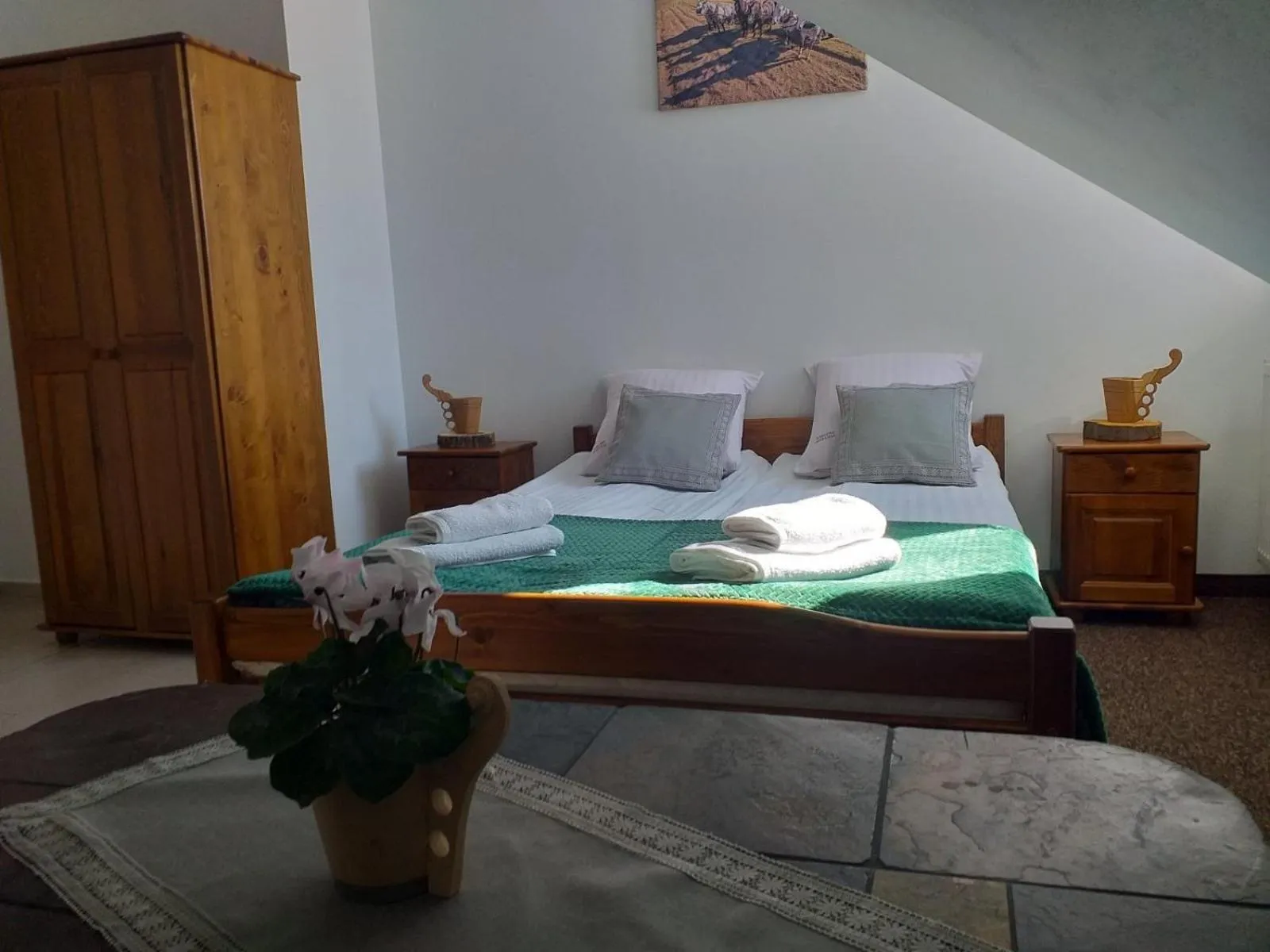 Photo of the whole room, Bed in Karczma Mikuda - Sauna Basen Jacuzzi z widokiem na góry - Kuligi - Parking