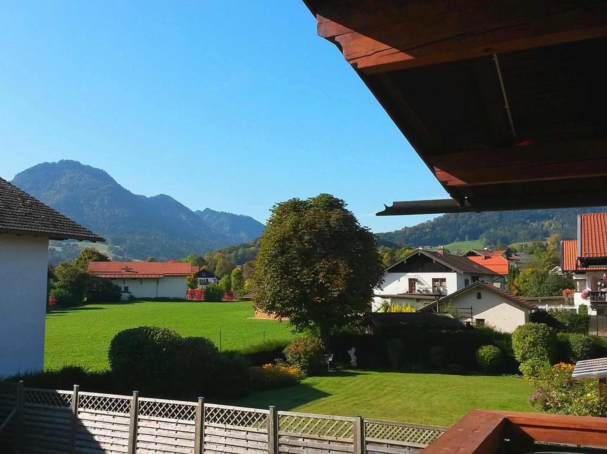Garden view in Hotel Alp Inn - Chiemgaukarte inclusive